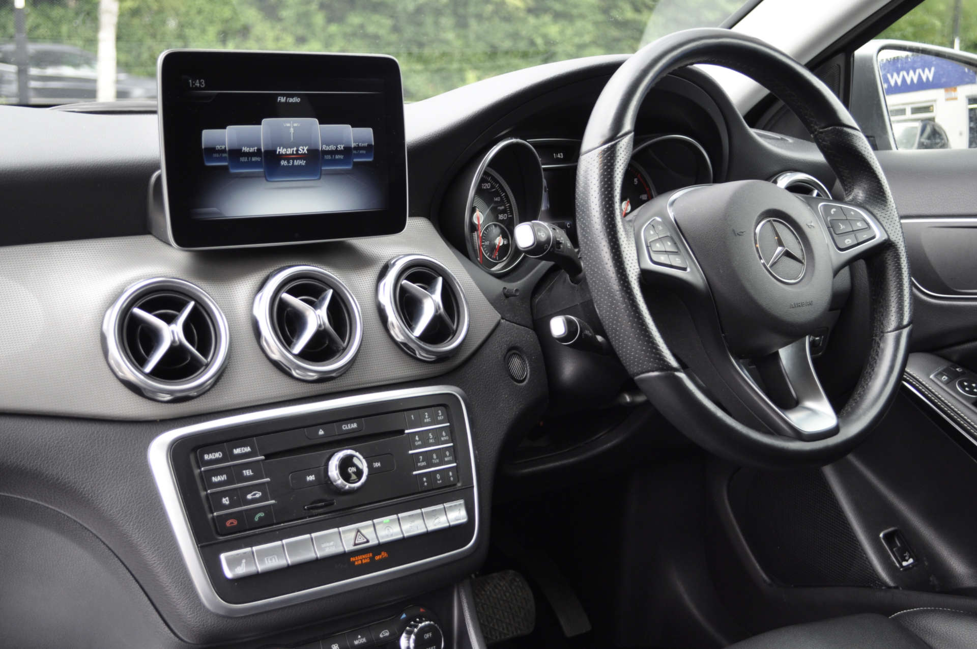 MERCEDES-BENZ GLA 2.1 GLA 220 Sport Executive D 4Matic Auto 4WD 5dr #13