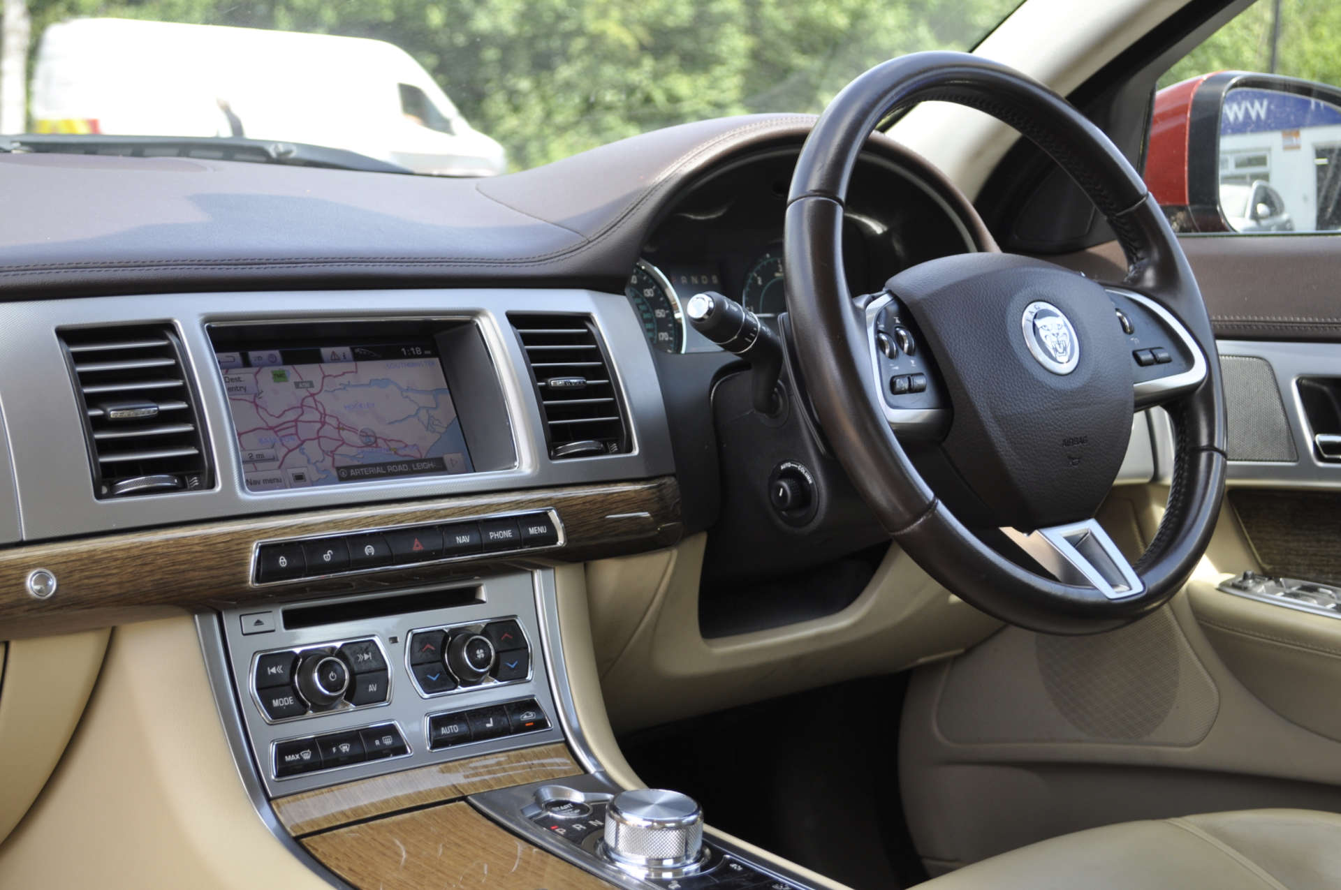 JAGUAR XF 2.2 XF Premium Luxury D Auto 4dr #13