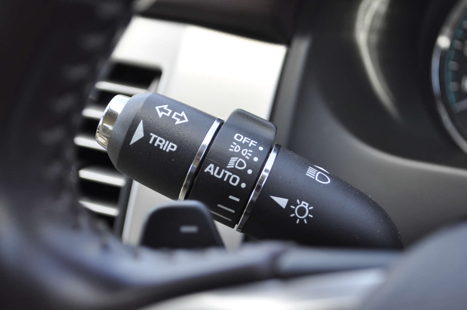 JAGUAR XF 2.2 XF Premium Luxury D Auto 4dr #18