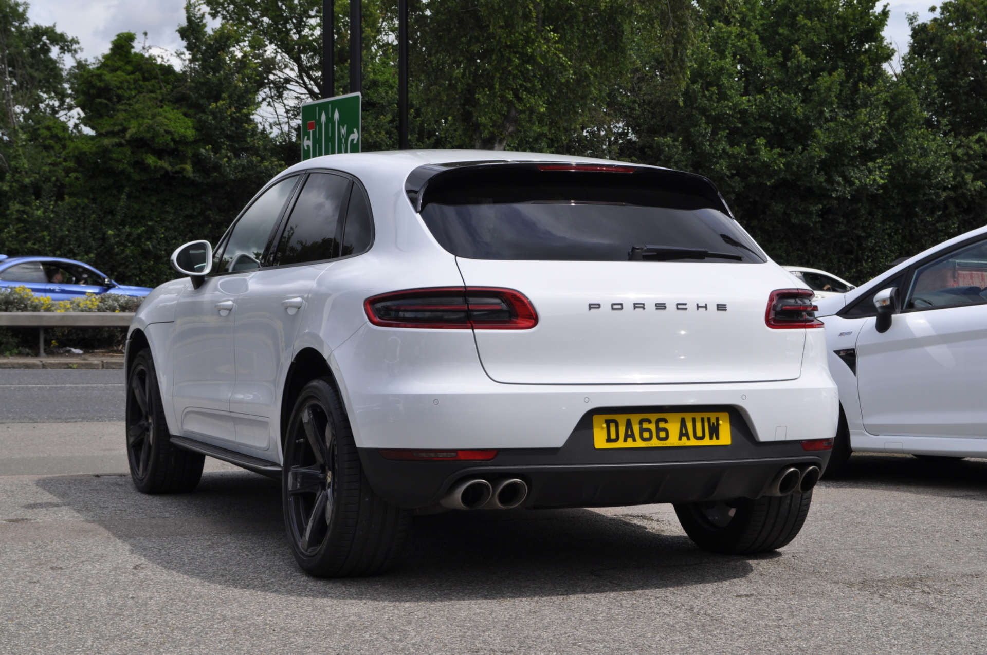 PORSCHE MACAN 3.0 Macan S D Semi-Auto 4WD 5dr #4