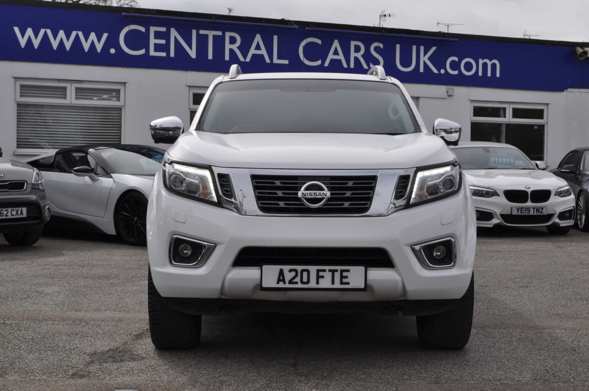 NISSAN NAVARA 2.3 Navara Tekna dCi Auto 4WD 5dr #2