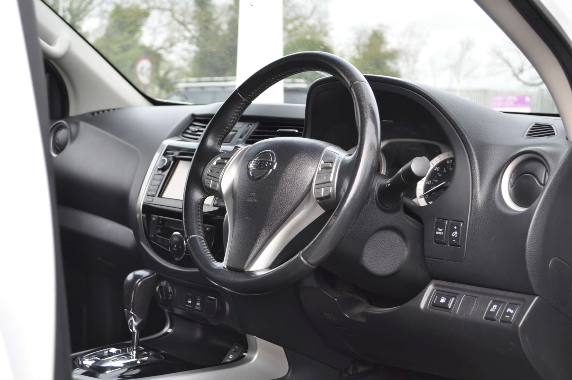 NISSAN NAVARA 2.3 Navara Tekna dCi Auto 4WD 5dr #7