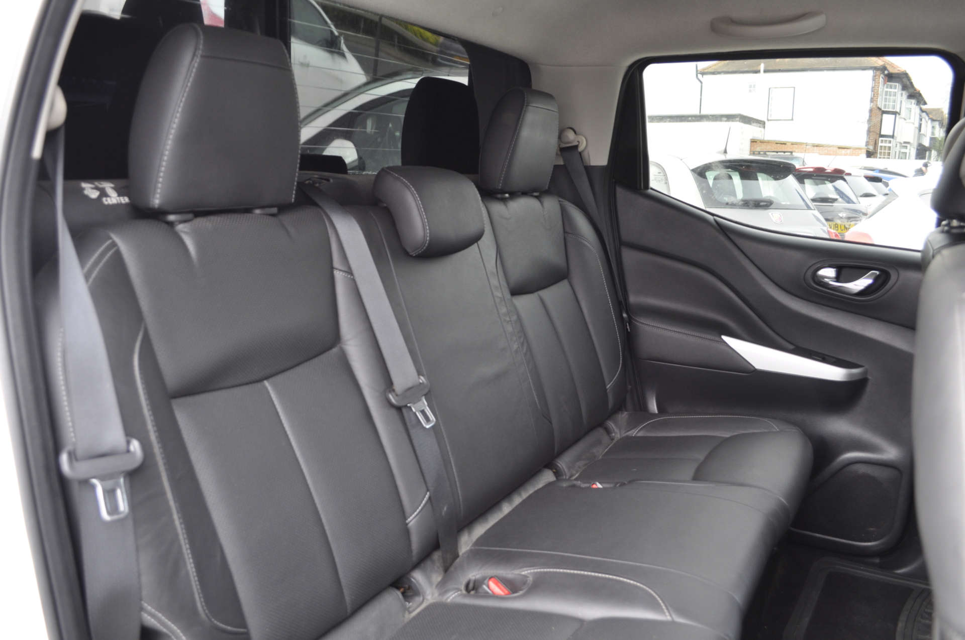 NISSAN NAVARA 2.3 Navara Tekna dCi Auto 4WD 5dr #10