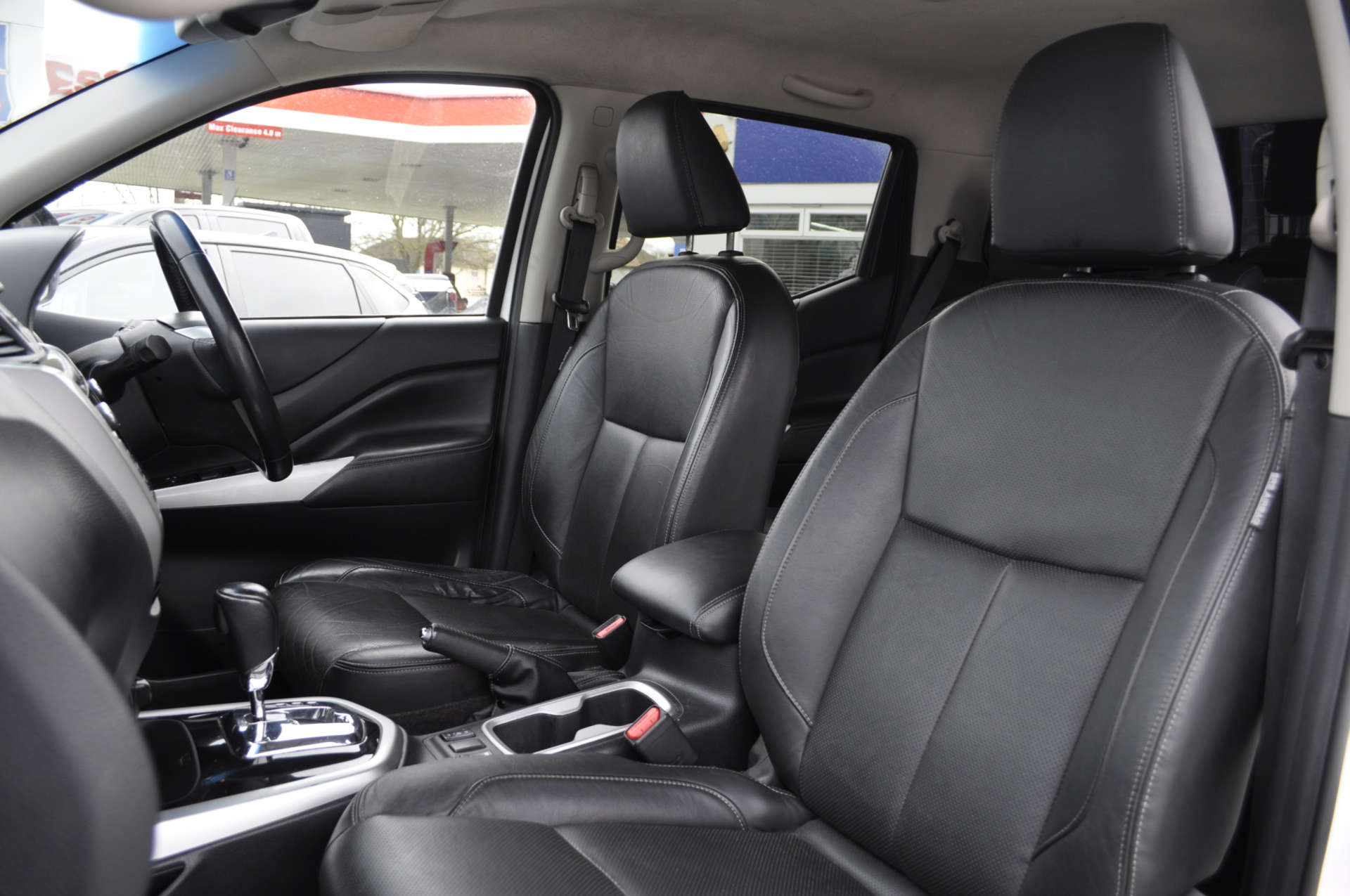 NISSAN NAVARA 2.3 Navara Tekna dCi Auto 4WD 5dr #14