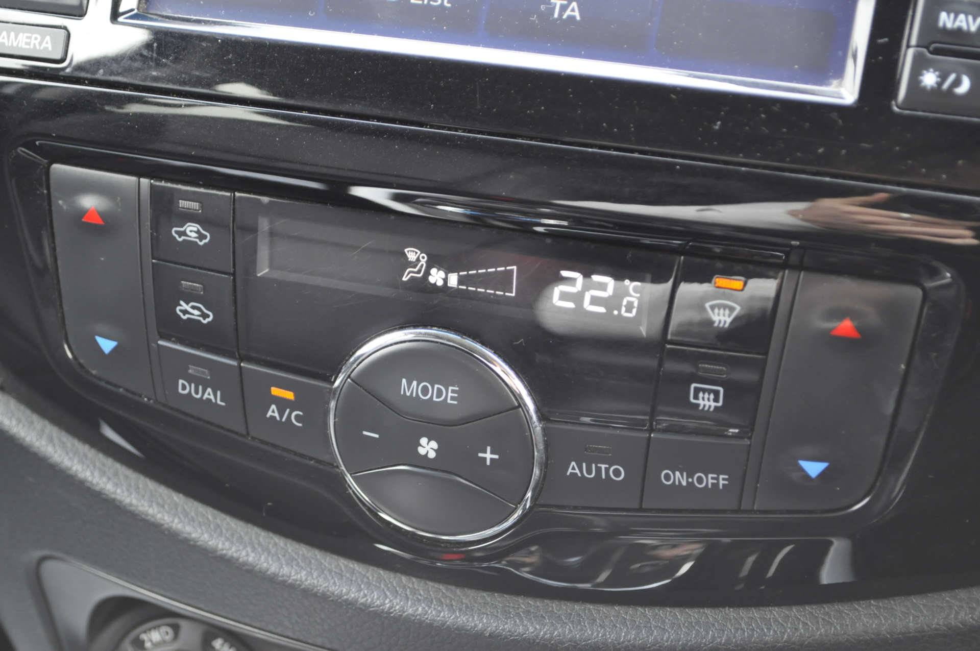 NISSAN NAVARA 2.3 Navara Tekna dCi Auto 4WD 5dr #18