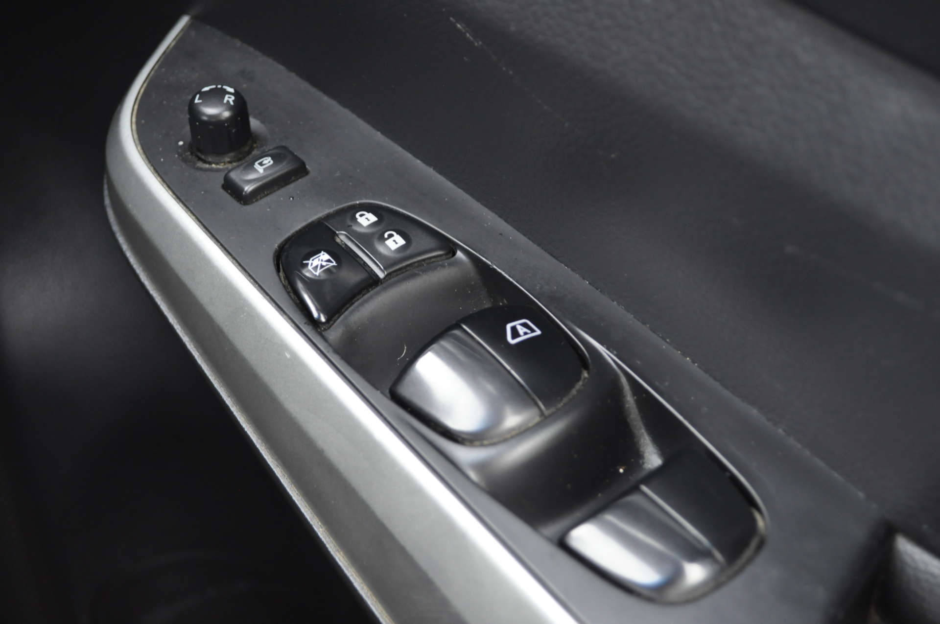 NISSAN NAVARA 2.3 Navara Tekna dCi Auto 4WD 5dr #23