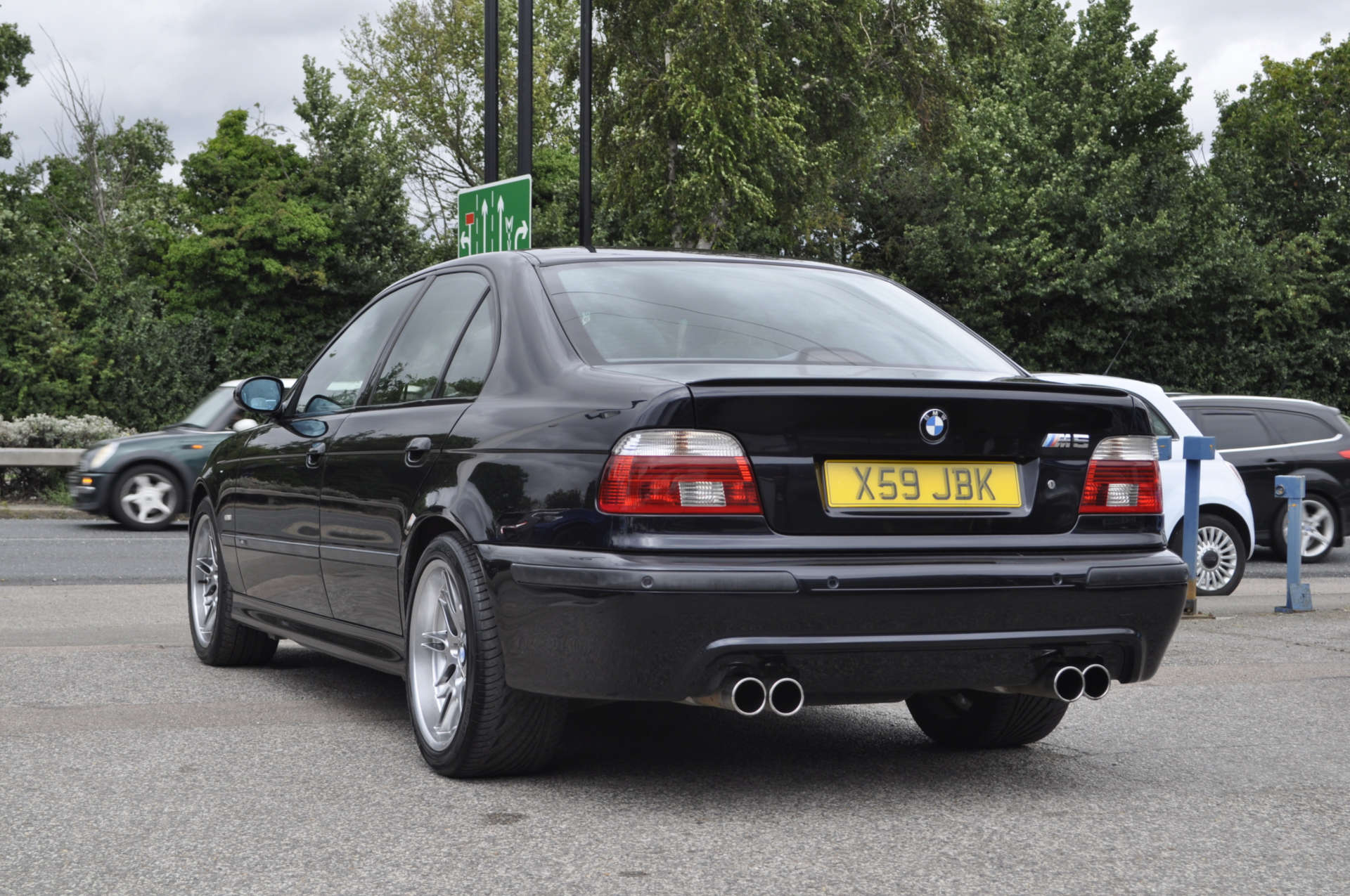 BMW 5 SERIES 4.9 M5 4dr #4