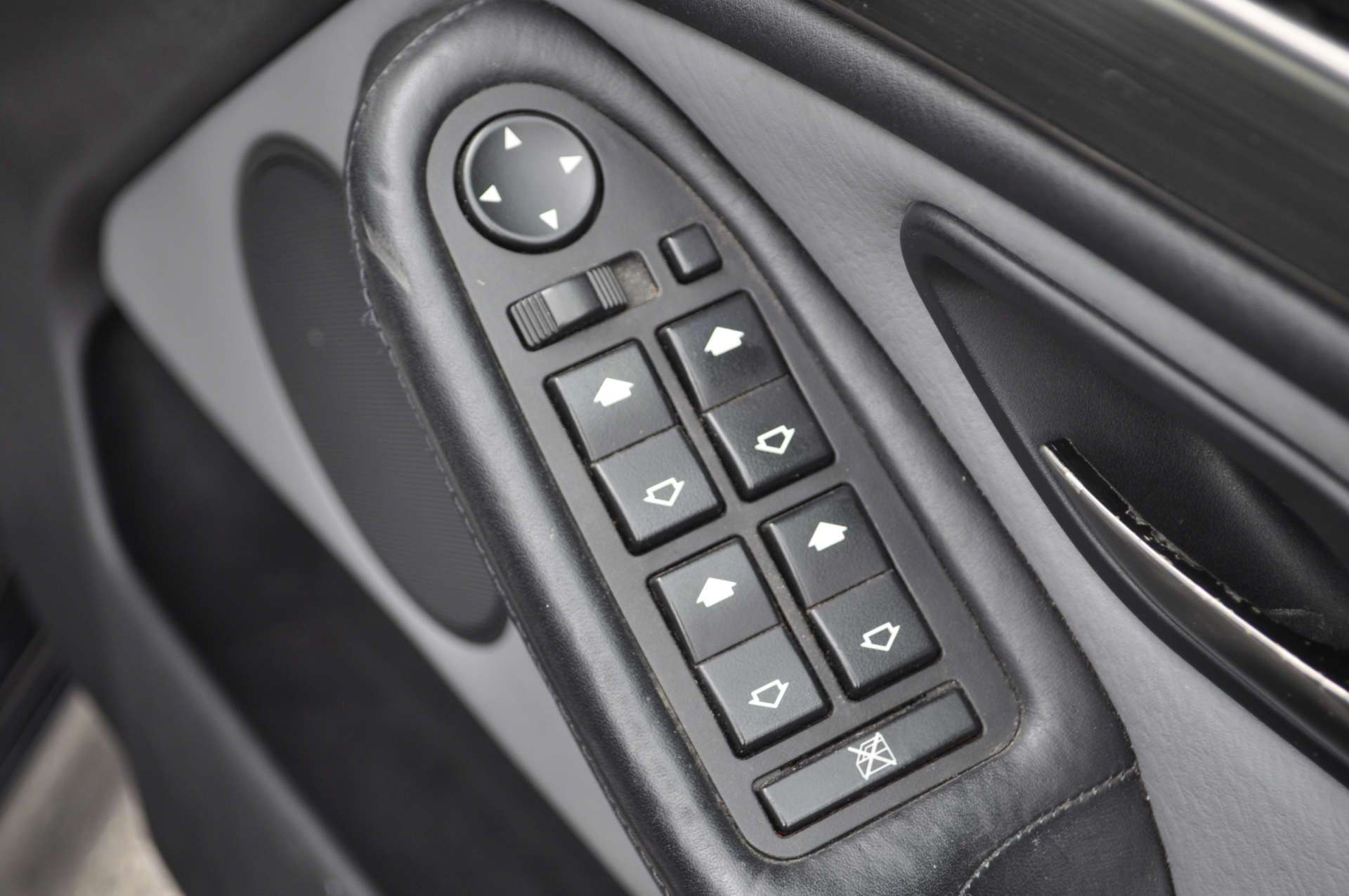 BMW 5 SERIES 4.9 M5 4dr #17