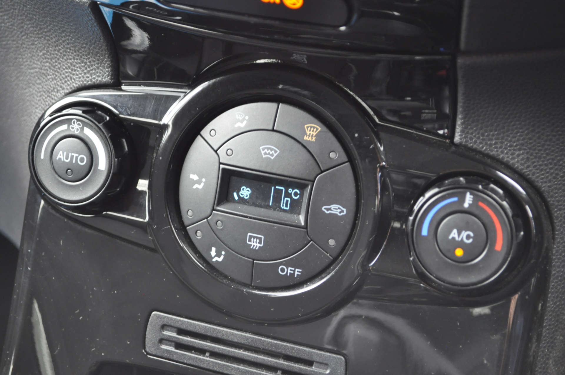 FORD FIESTA 1.6 Fiesta Titanium Auto 5dr #20