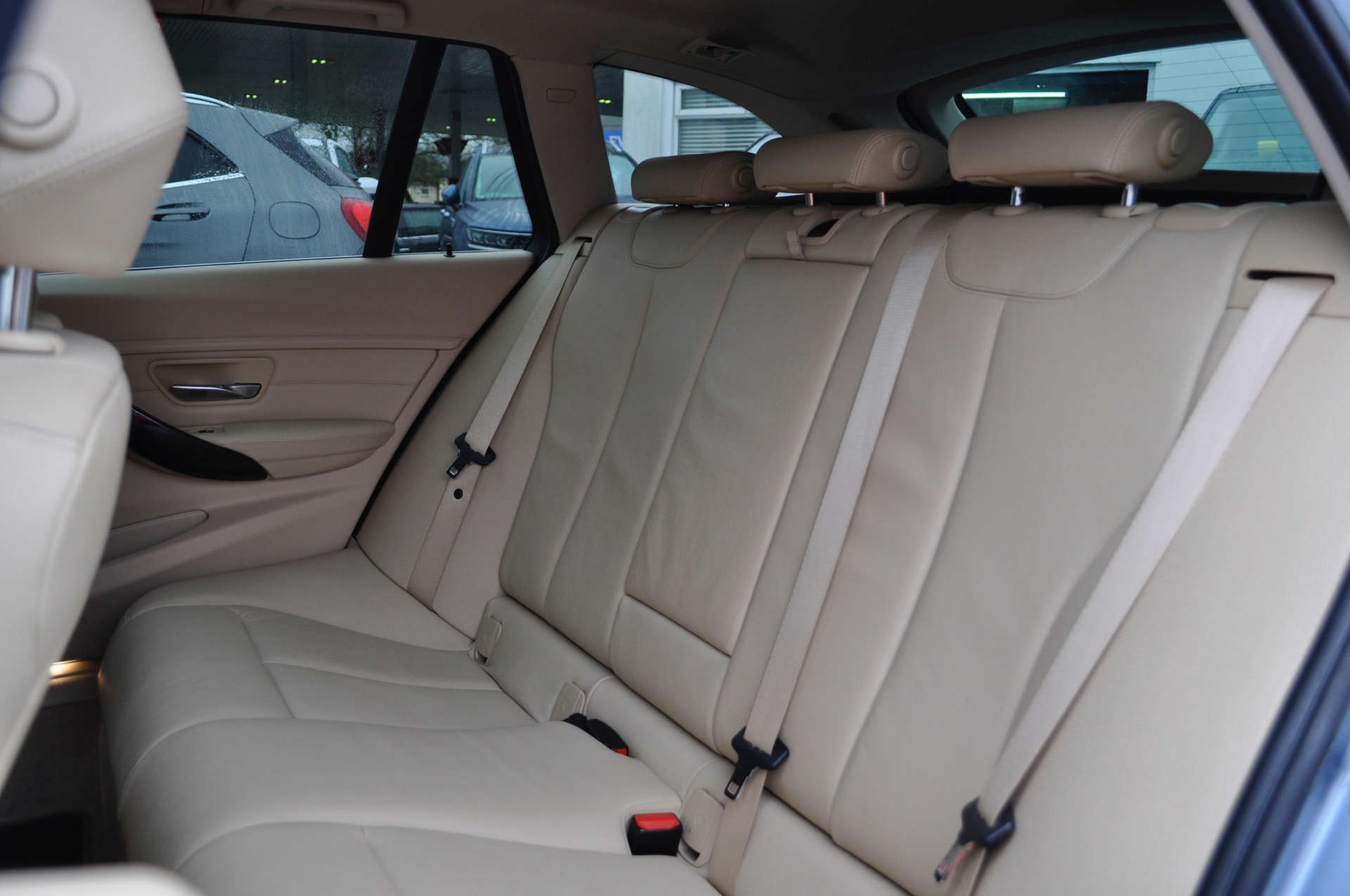 BMW 3 SERIES 2.0 320d Luxury Touring Auto 5dr #11