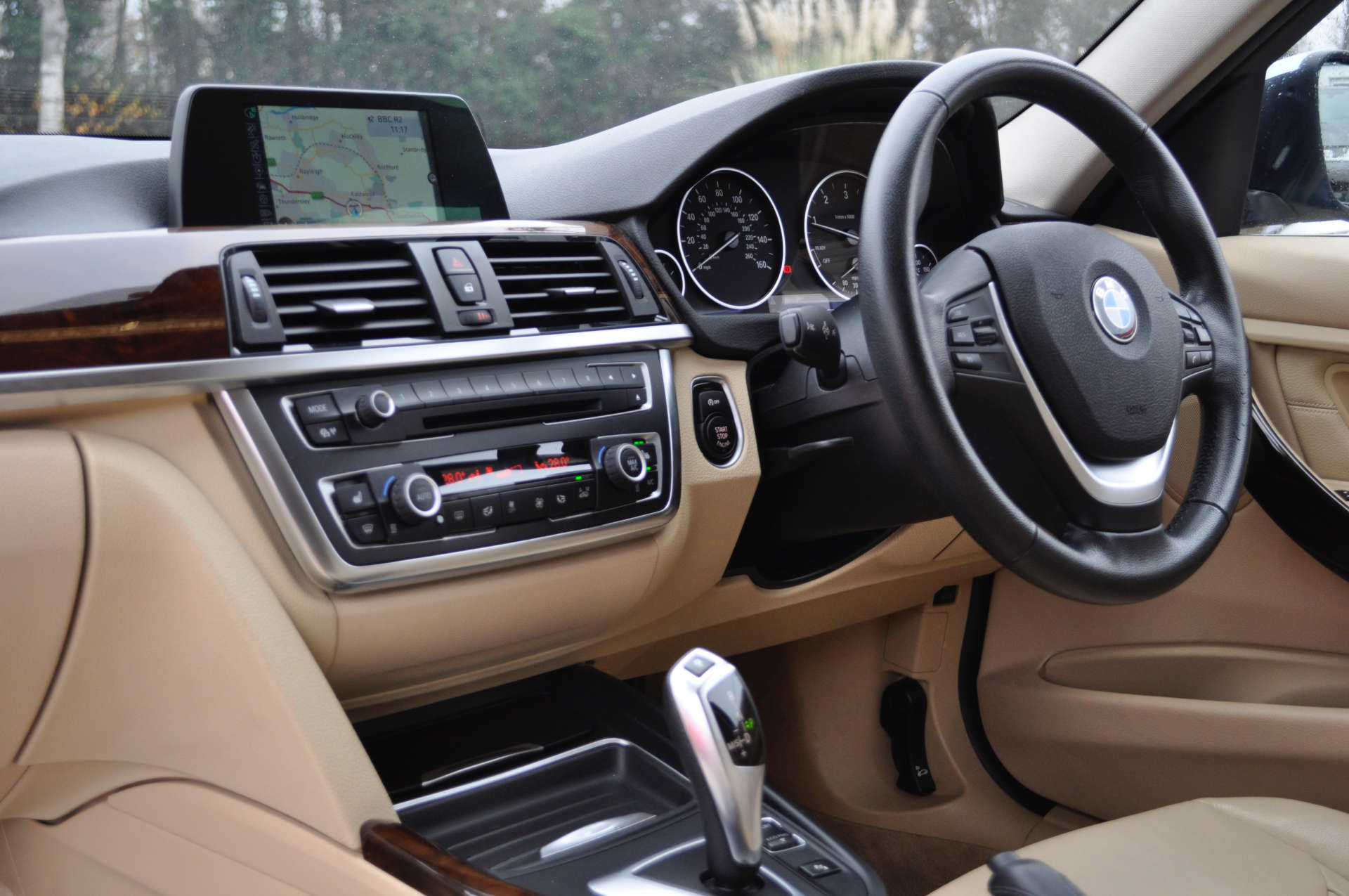 BMW 3 SERIES 2.0 320d Luxury Touring Auto 5dr #13