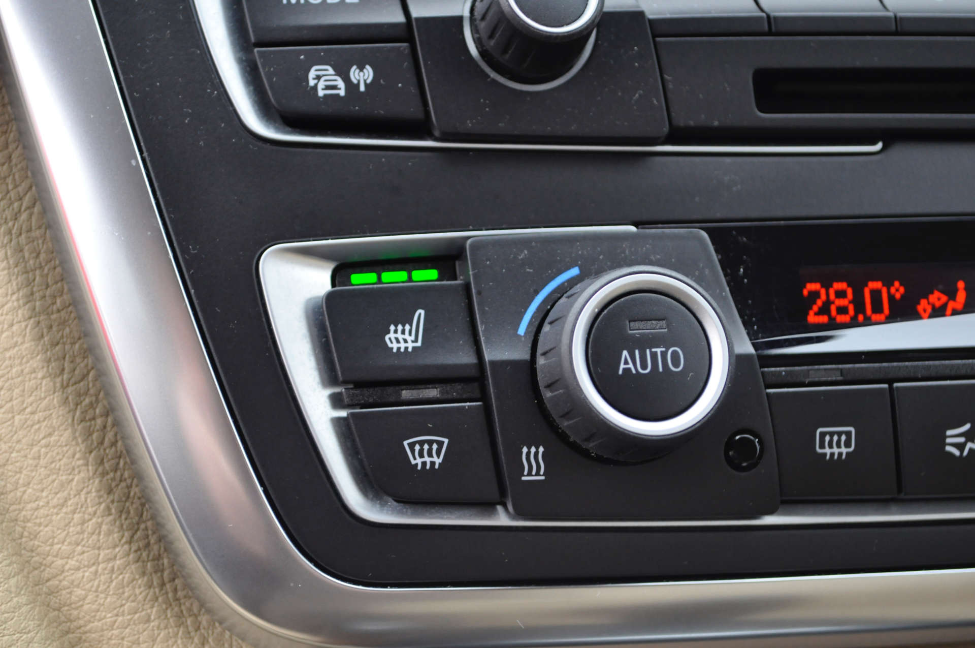 BMW 3 SERIES 2.0 320d Luxury Touring Auto 5dr #14