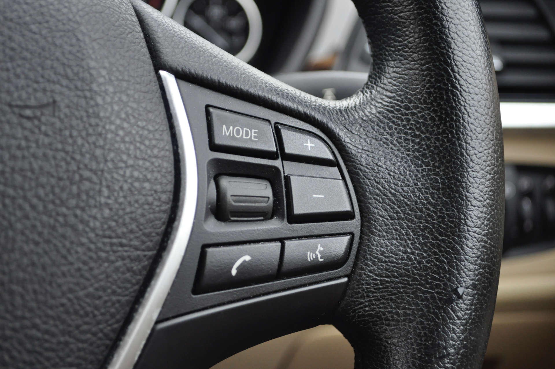 BMW 3 SERIES 2.0 320d Luxury Touring Auto 5dr #16