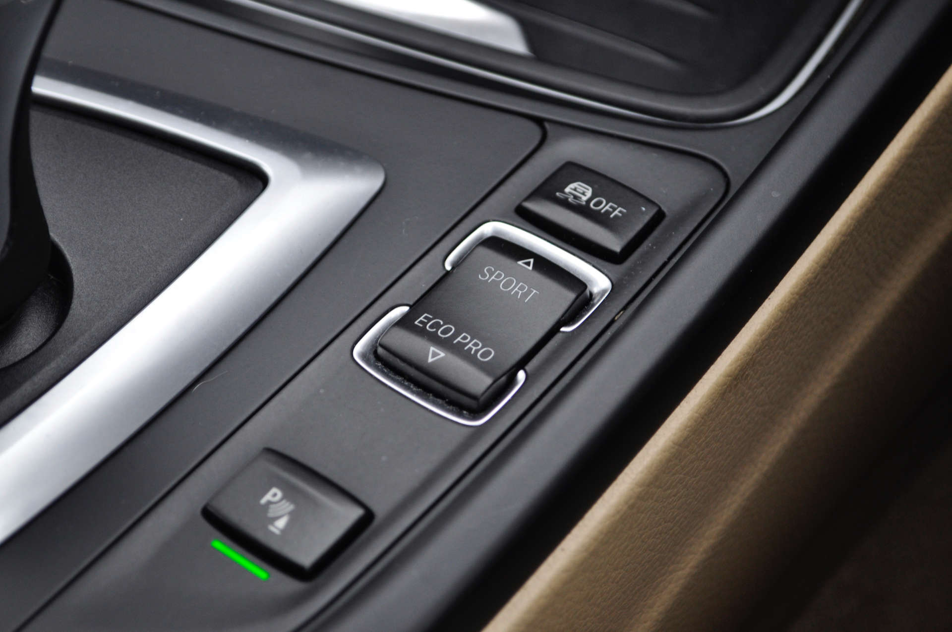 BMW 3 SERIES 2.0 320d Luxury Touring Auto 5dr #24