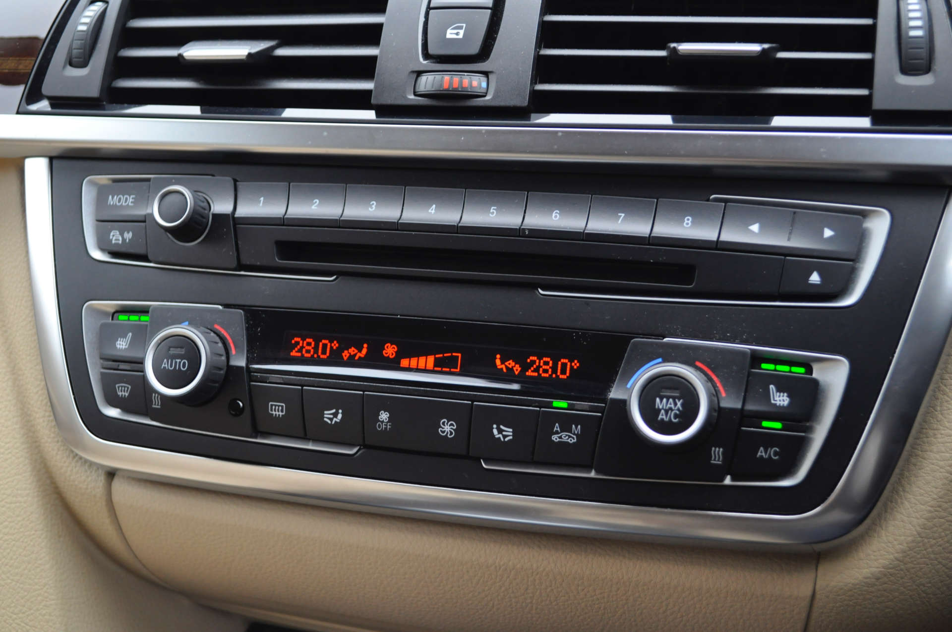 BMW 3 SERIES 2.0 320d Luxury Touring Auto 5dr #26