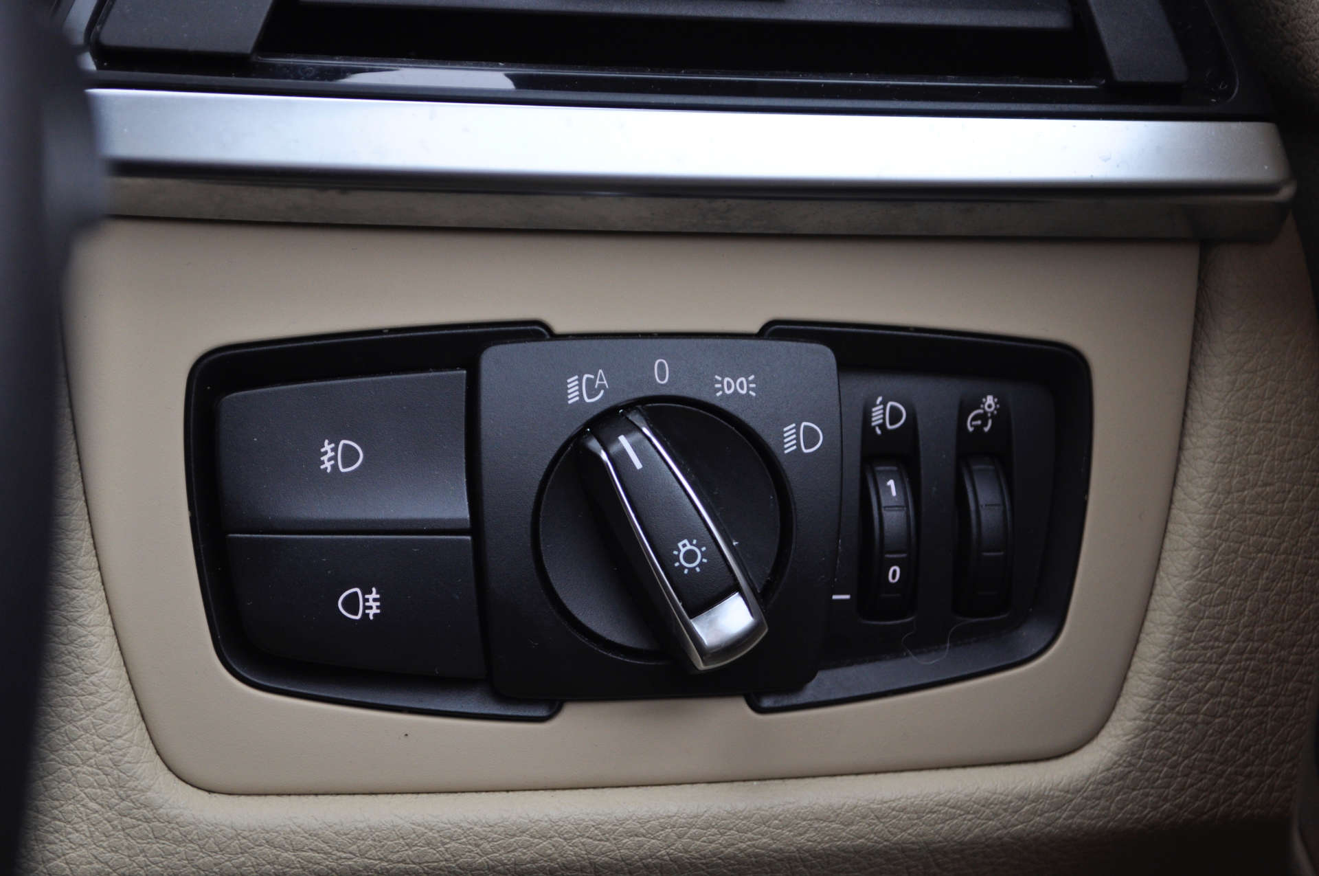 BMW 3 SERIES 2.0 320d Luxury Touring Auto 5dr #28