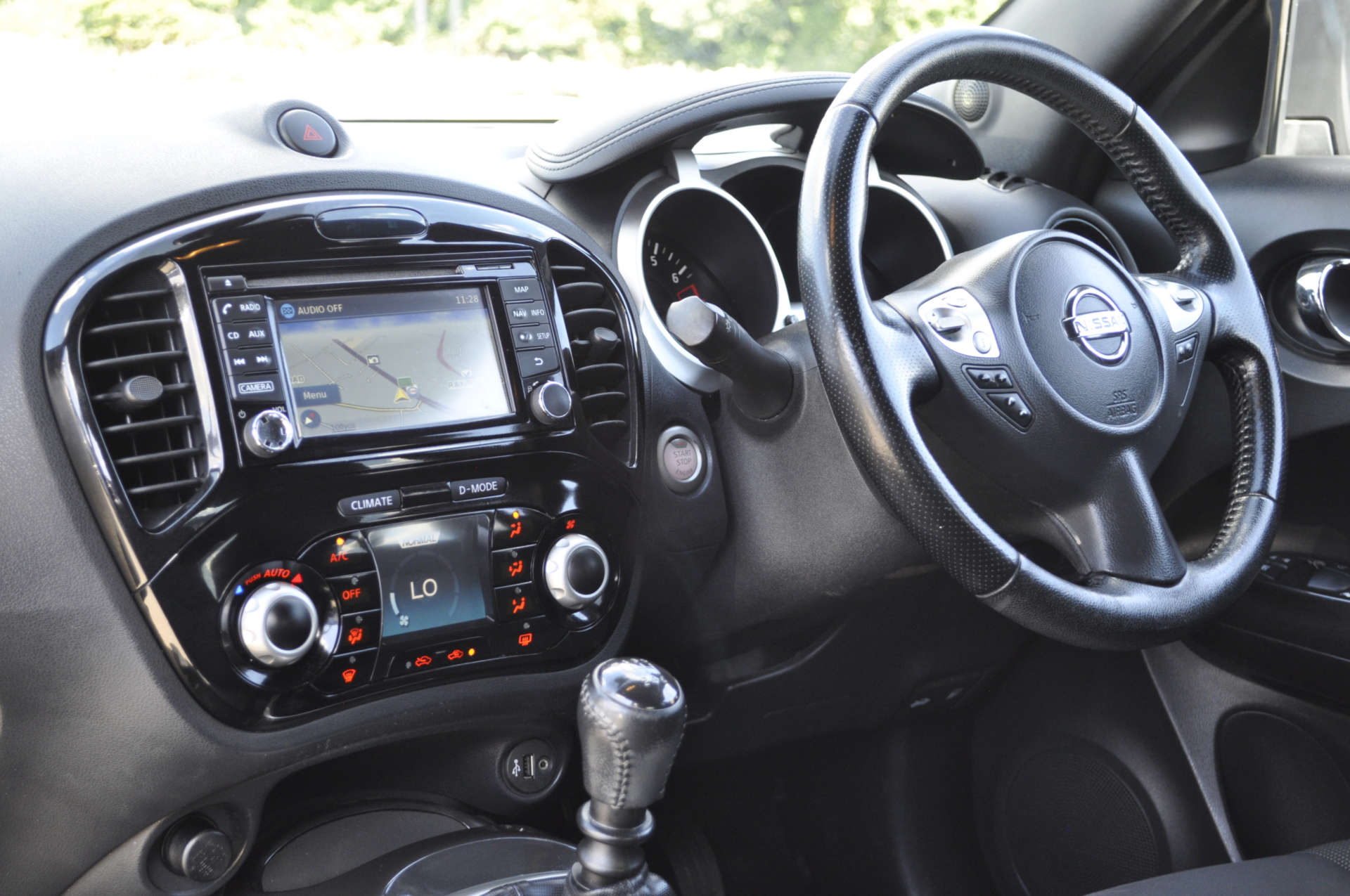 NISSAN JUKE 1.2 Juke N-Connecta DiG-T 5dr #11