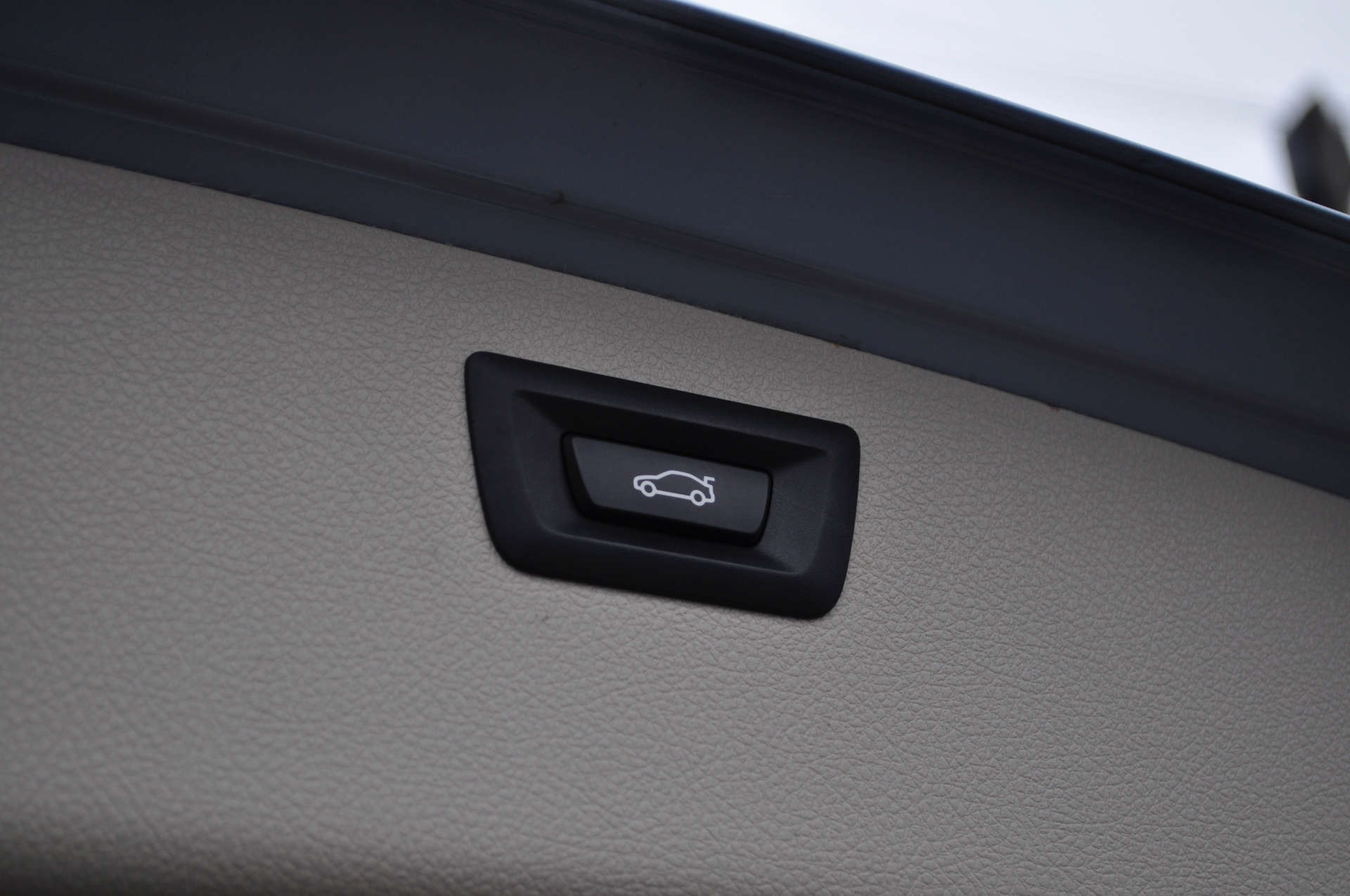 BMW 3 SERIES 2.0 320d Luxury Touring Auto 5dr #38