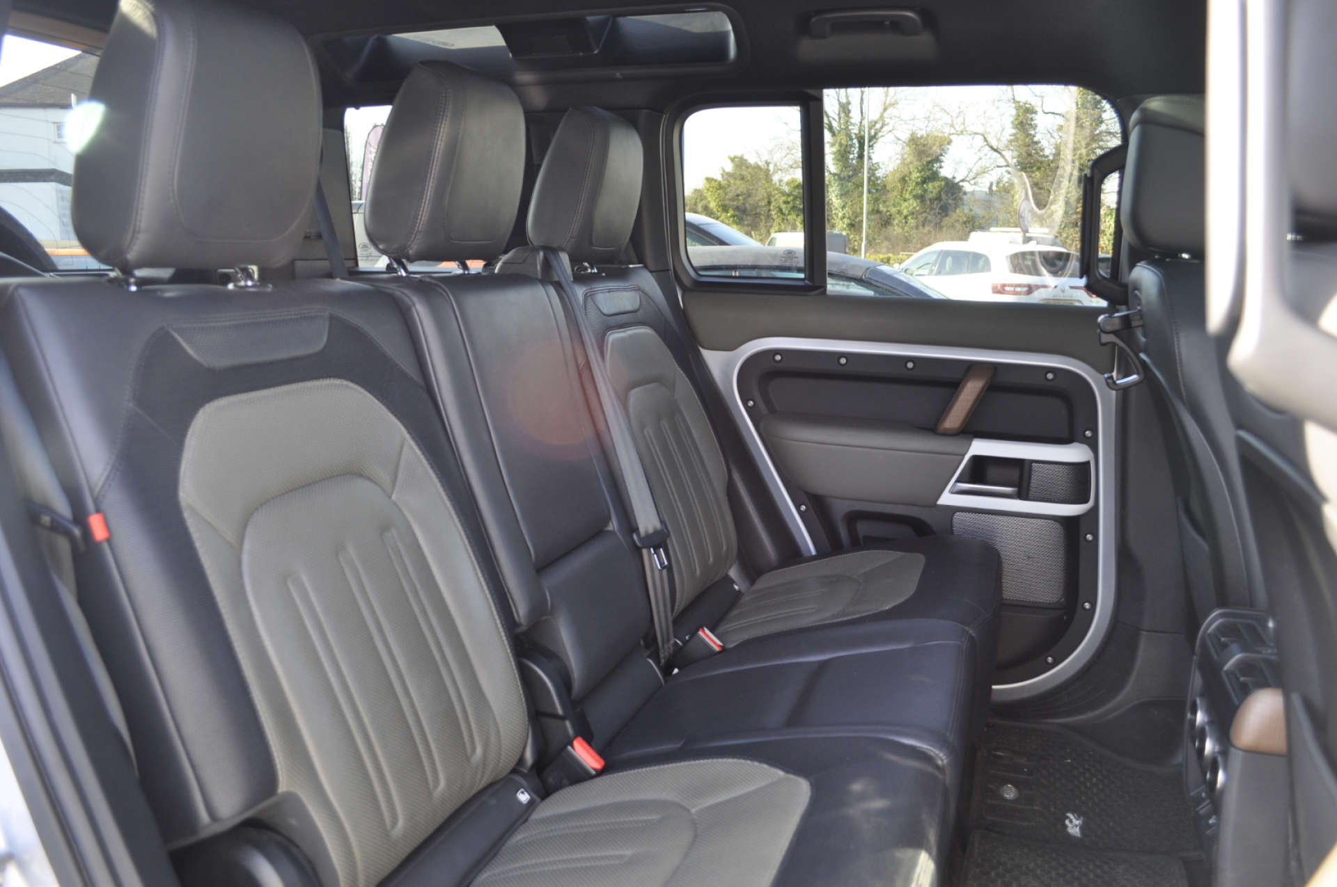 LAND ROVER DEFENDER 3.0 Defender X-Dynamic HSE D MHEV Auto 4WD 5dr #8