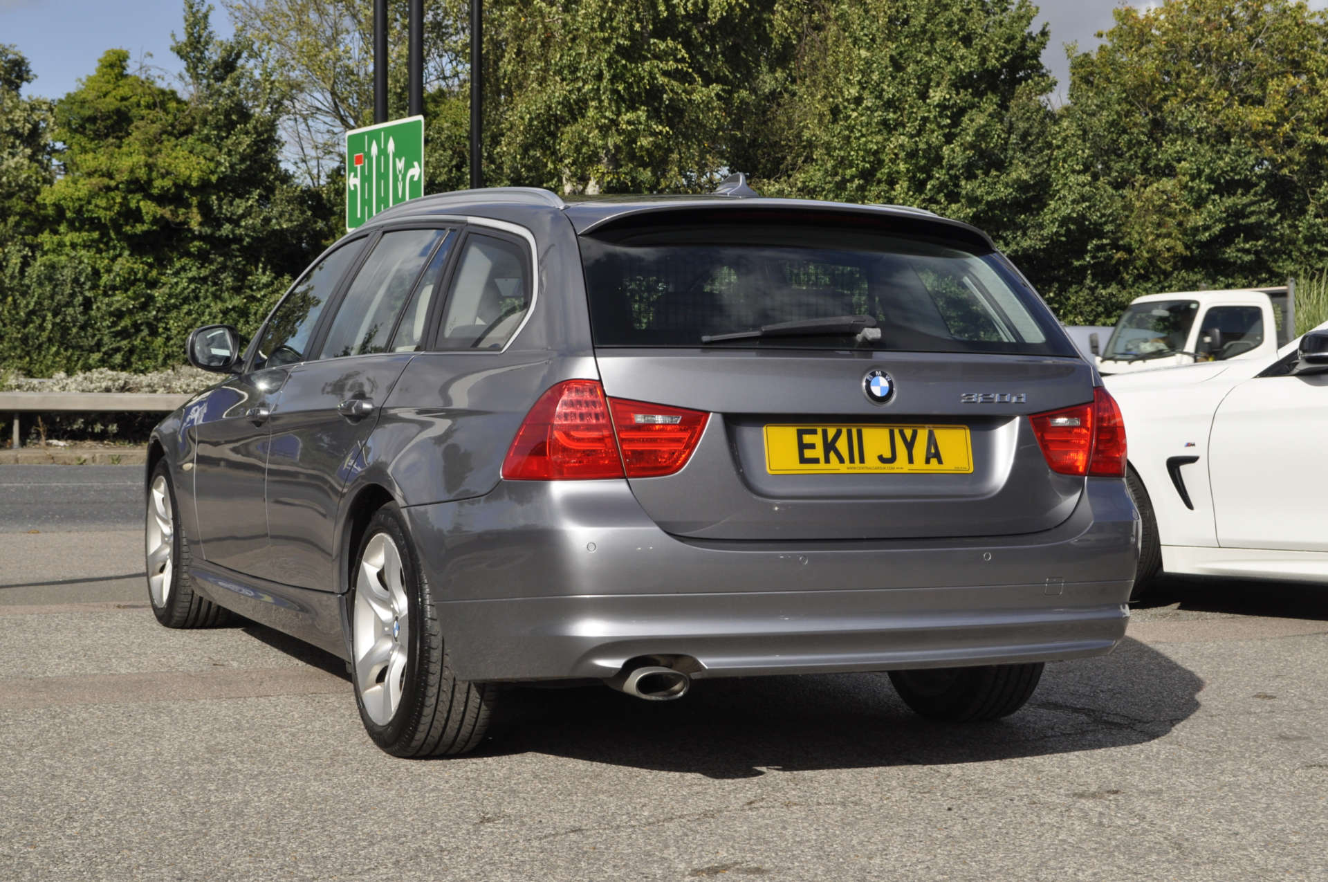 BMW 3 SERIES 2.0 320d Exclusive Edition Auto 5dr #4
