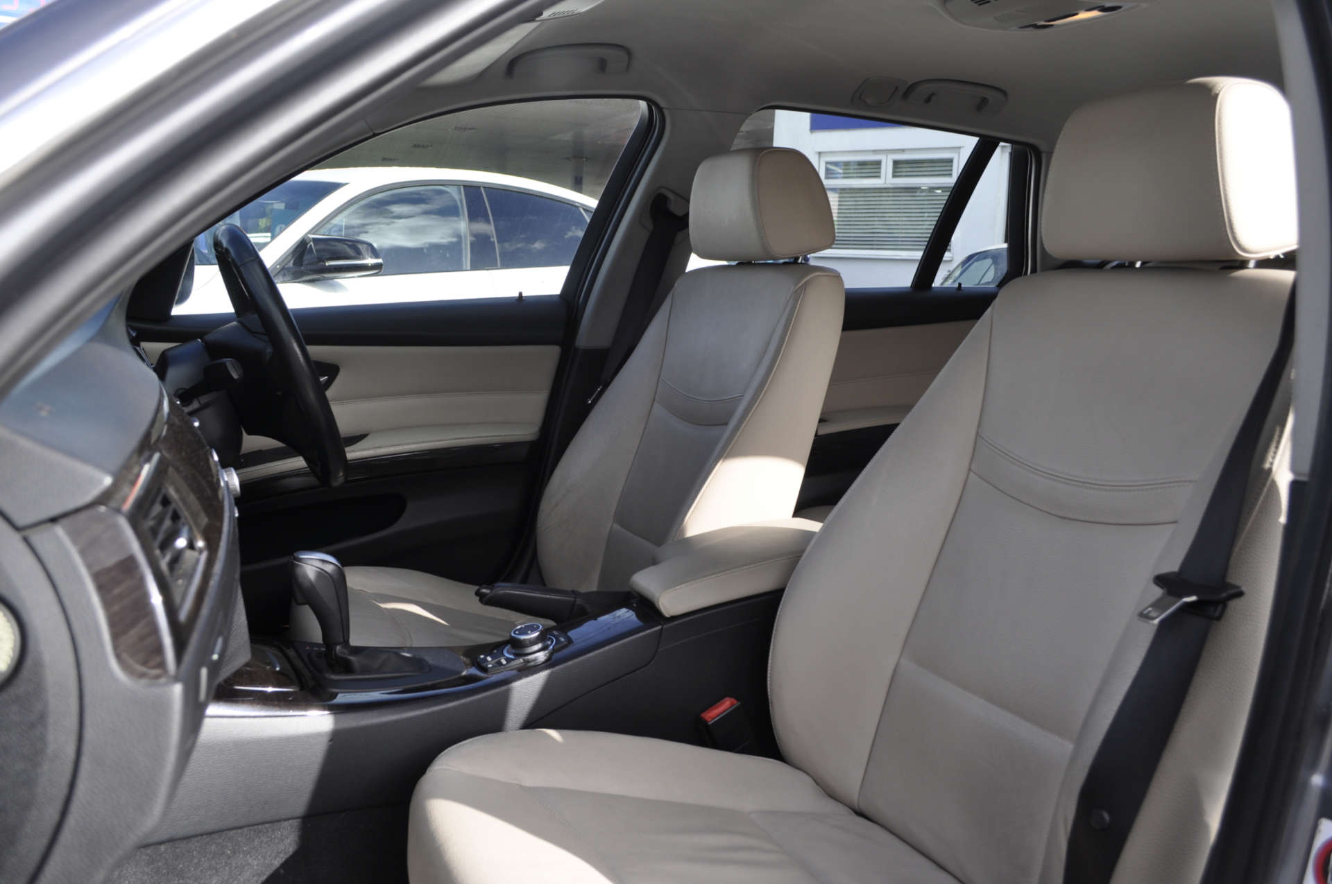 BMW 3 SERIES 2.0 320d Exclusive Edition Auto 5dr #10