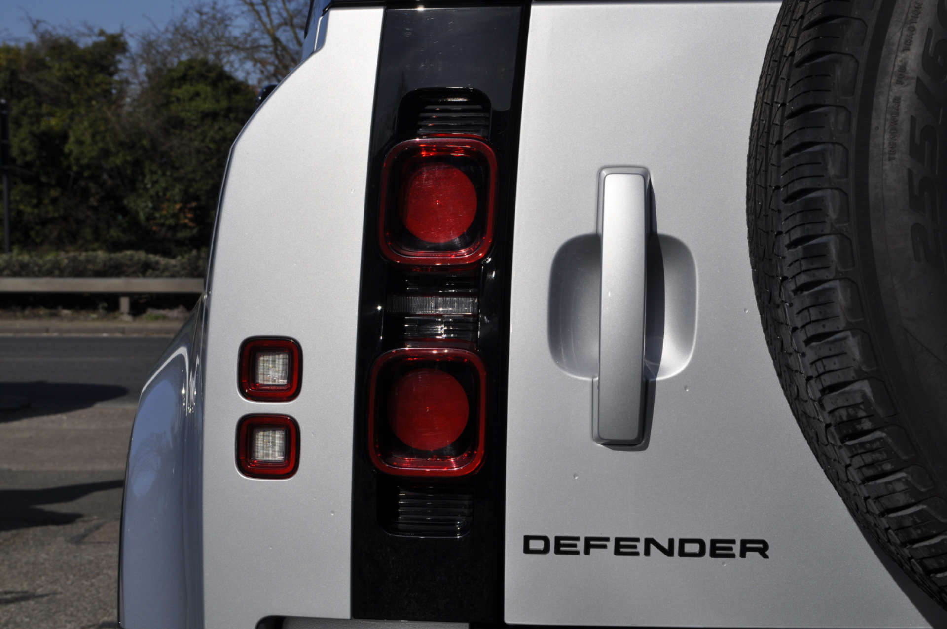 LAND ROVER DEFENDER 3.0 Defender X-Dynamic HSE D MHEV Auto 4WD 5dr #33