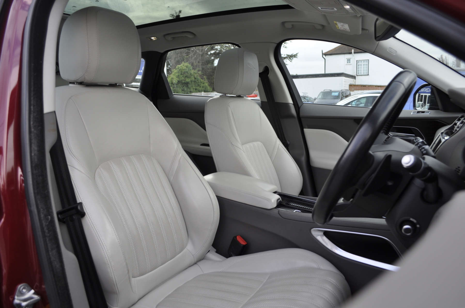 JAGUAR F-PACE 2.0 F-PACE Portfolio AWD D Auto 4WD 5dr #9