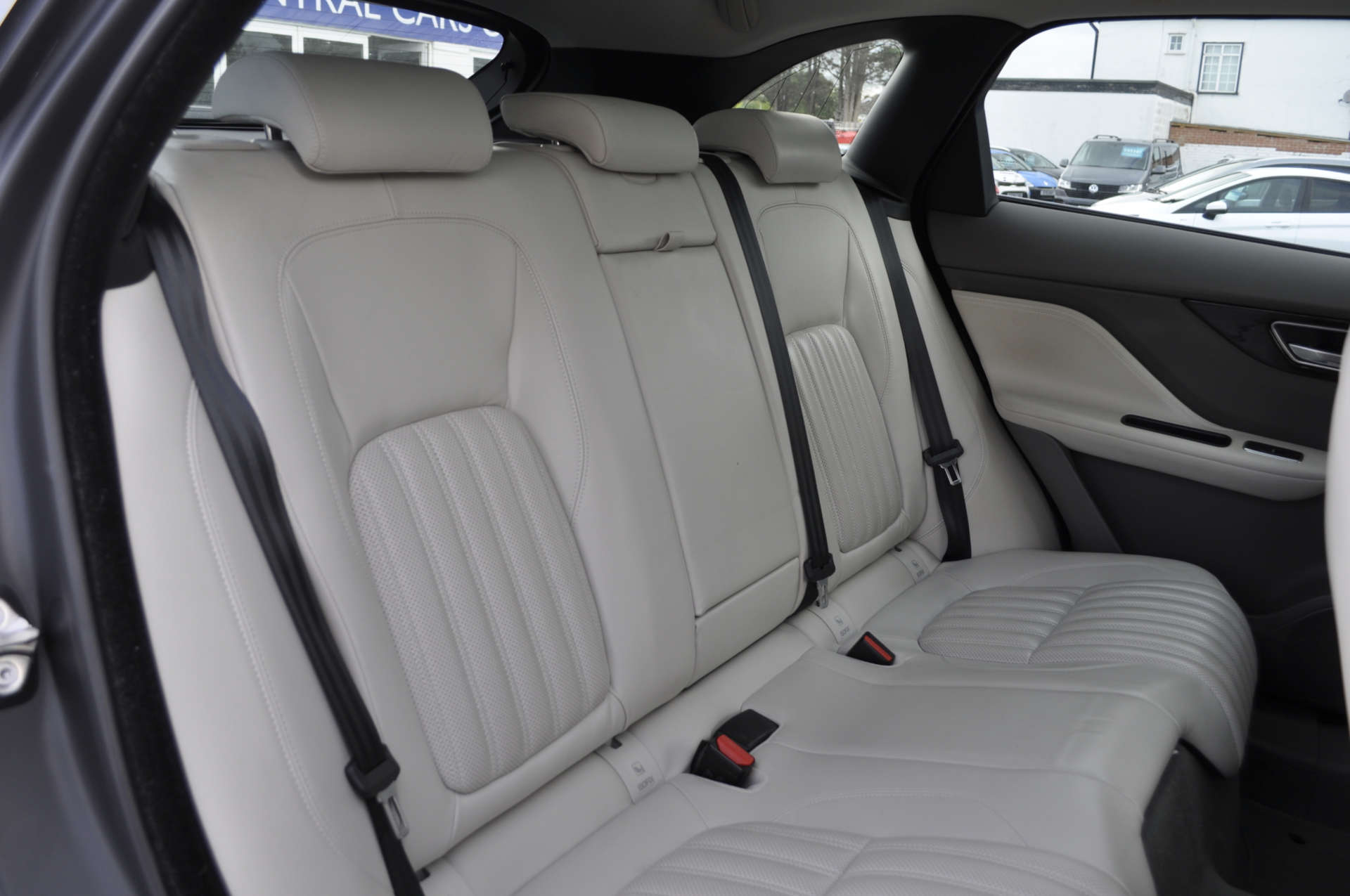 JAGUAR F-PACE 2.0 F-PACE Portfolio AWD D Auto 4WD 5dr #10