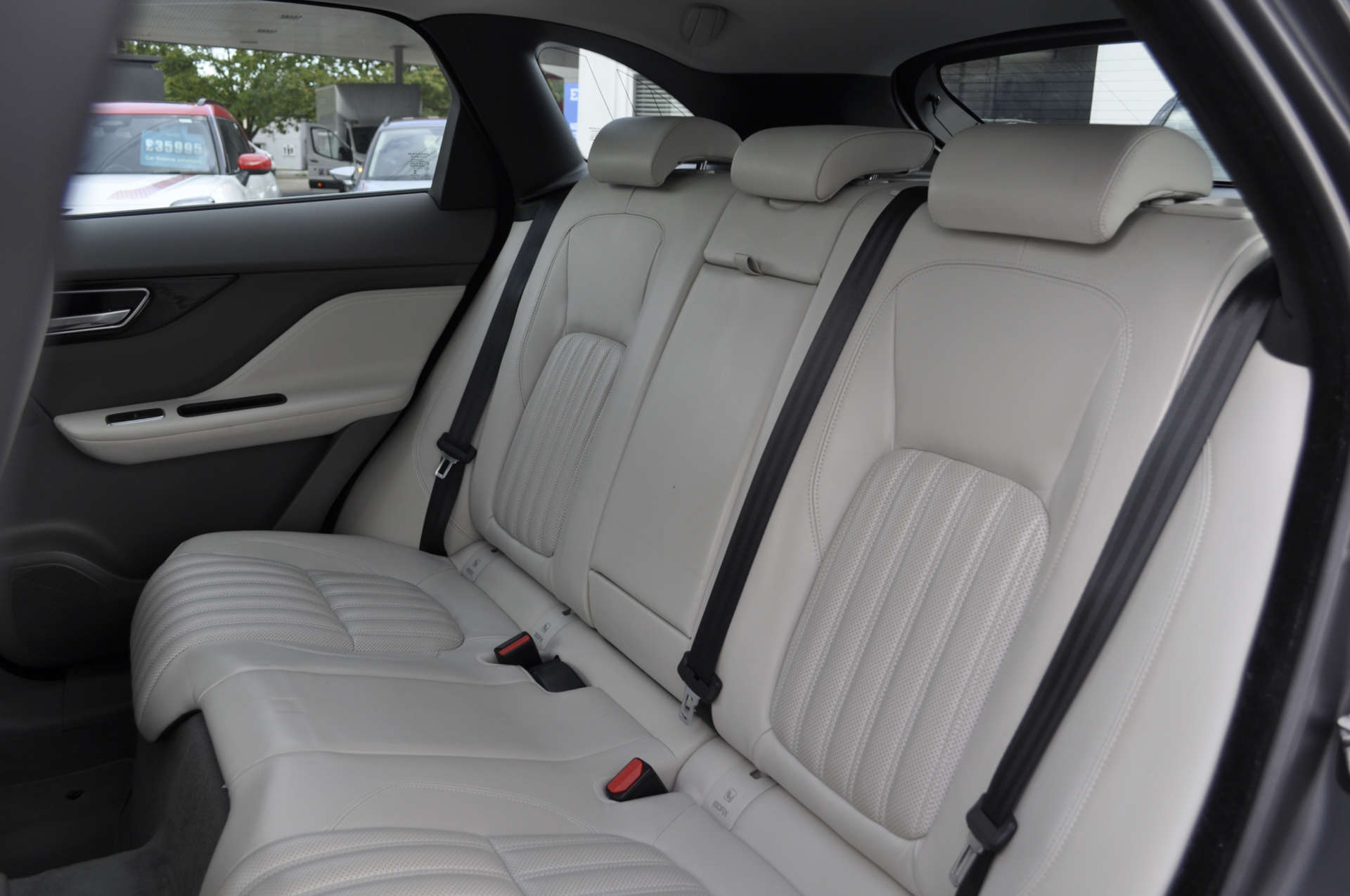 JAGUAR F-PACE 2.0 F-PACE Portfolio AWD D Auto 4WD 5dr #11