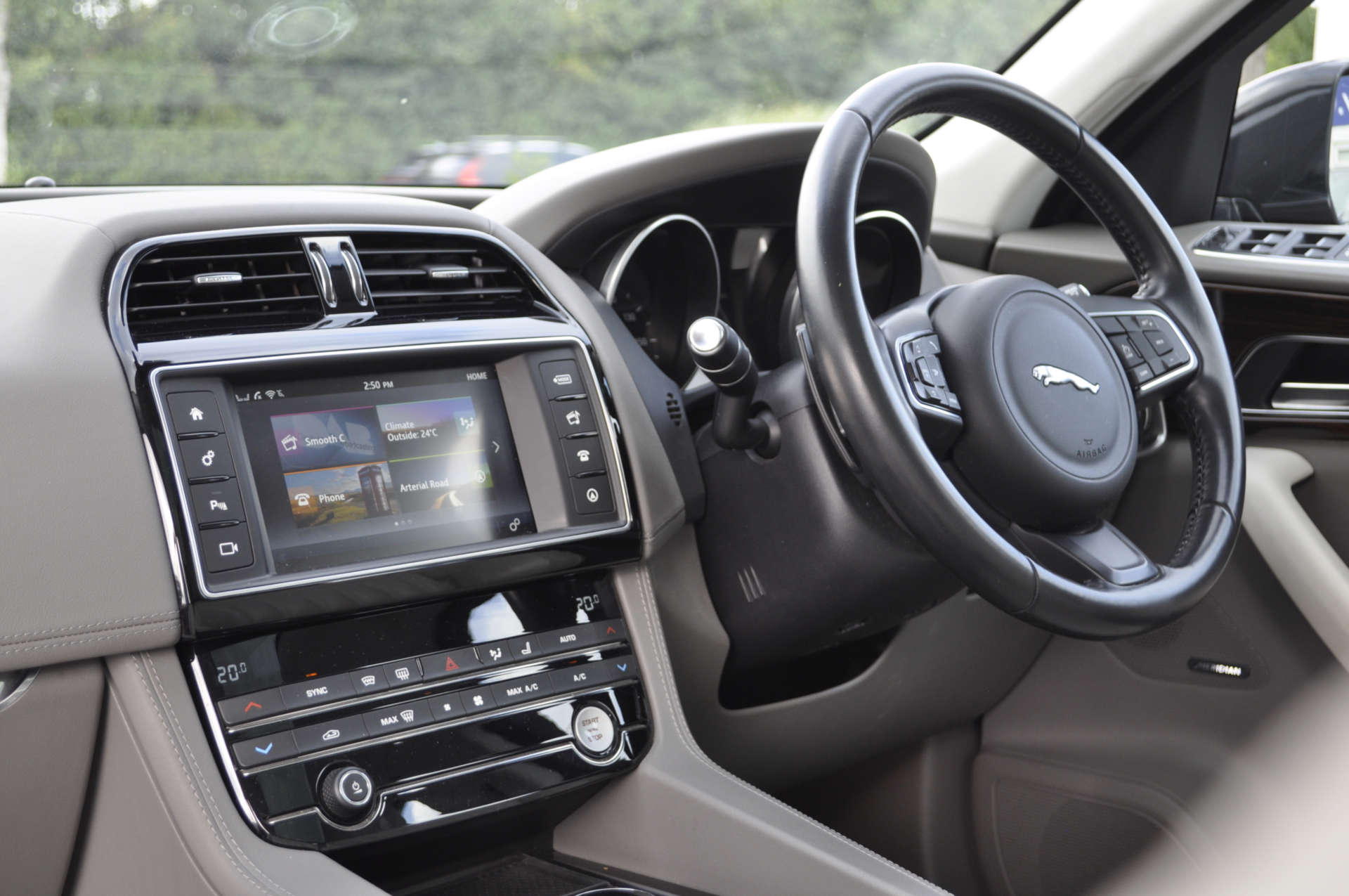 JAGUAR F-PACE 2.0 F-PACE Portfolio AWD D Auto 4WD 5dr #14