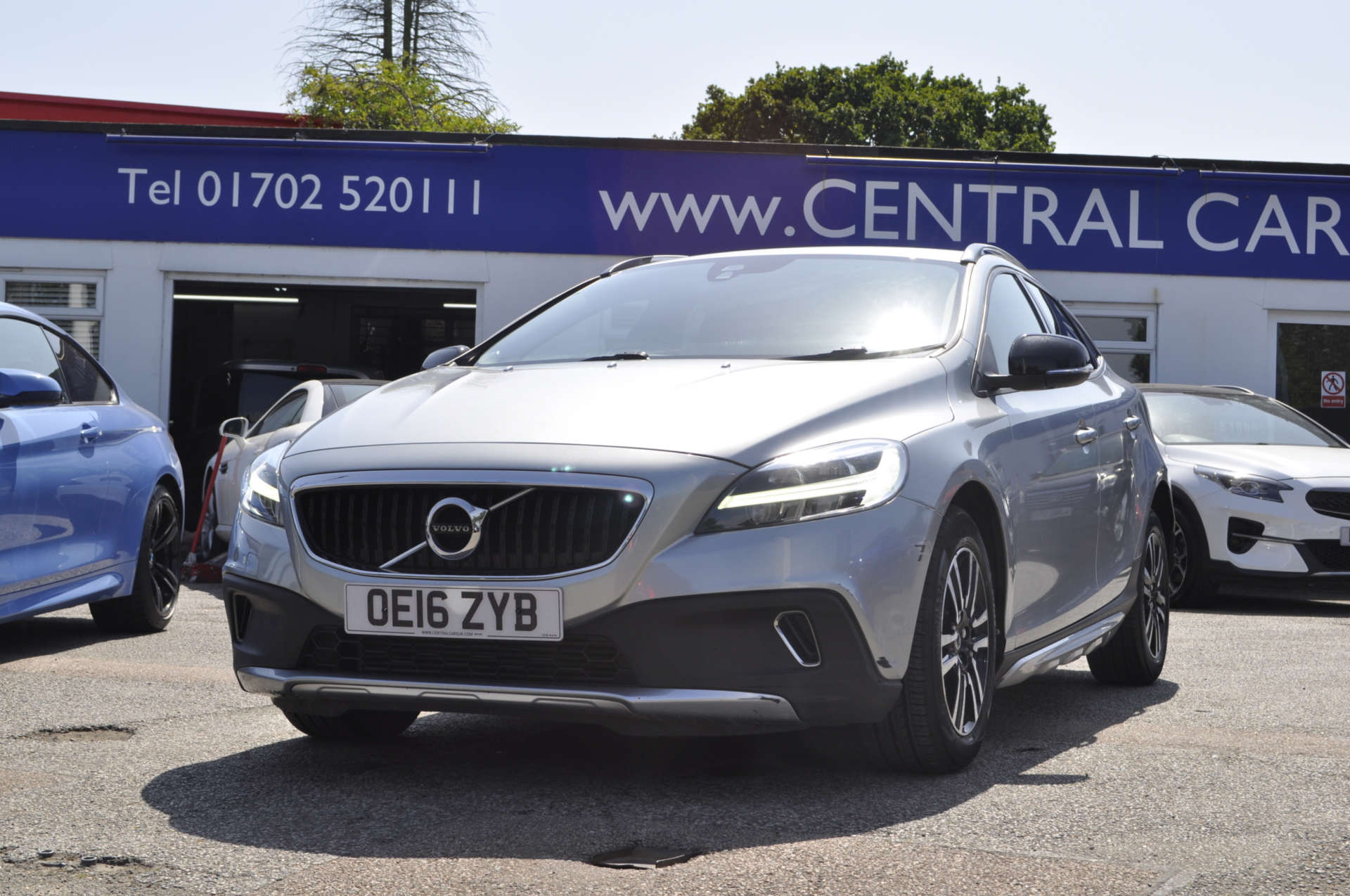 VOLVO V40 2.0 V40 Cross Country Nav+ D2 Auto 5dr #3