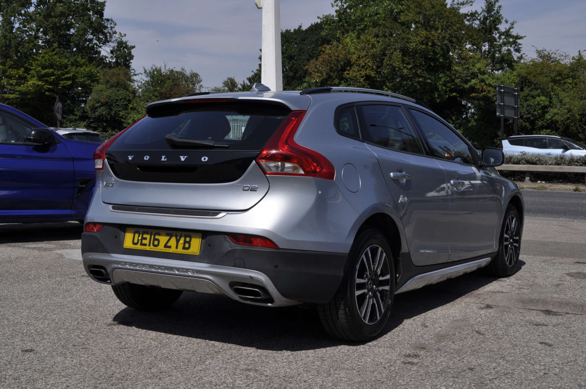 VOLVO V40 2.0 V40 Cross Country Nav+ D2 Auto 5dr #5