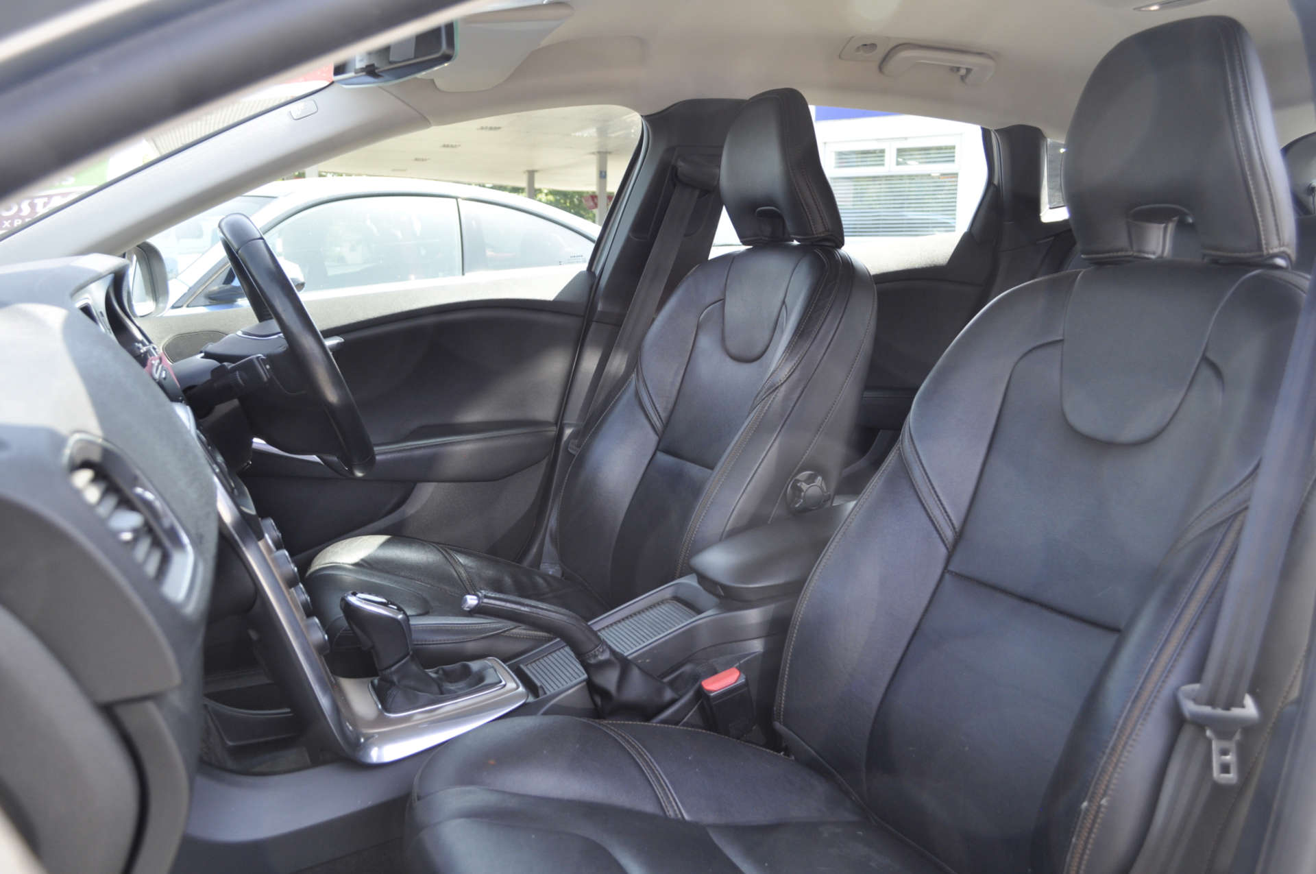 VOLVO V40 2.0 V40 Cross Country Nav+ D2 Auto 5dr #10