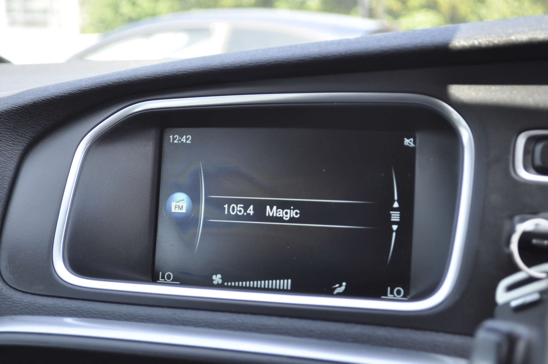 VOLVO V40 2.0 V40 Cross Country Nav+ D2 Auto 5dr #16