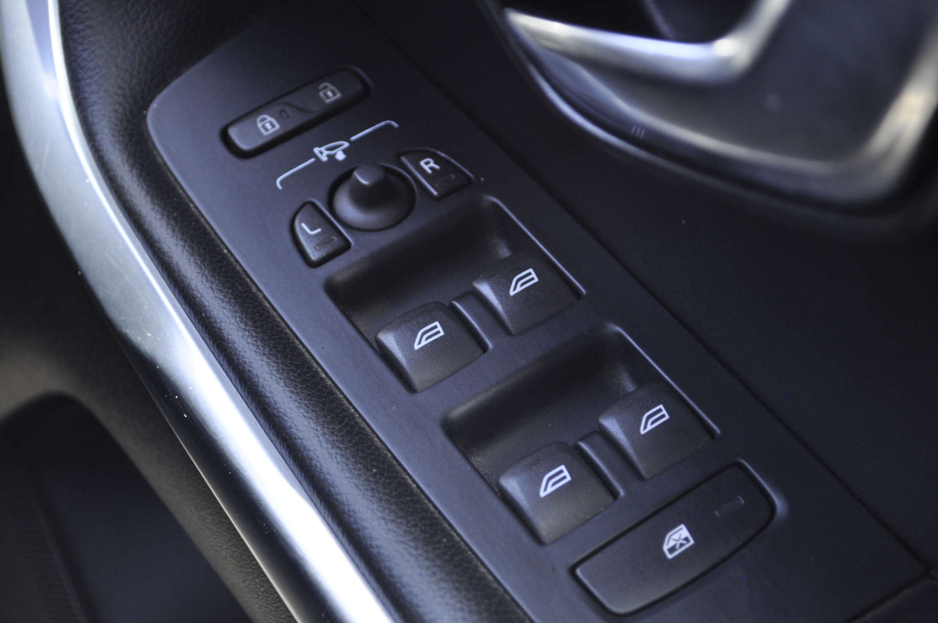 VOLVO V40 2.0 V40 Cross Country Nav+ D2 Auto 5dr #22
