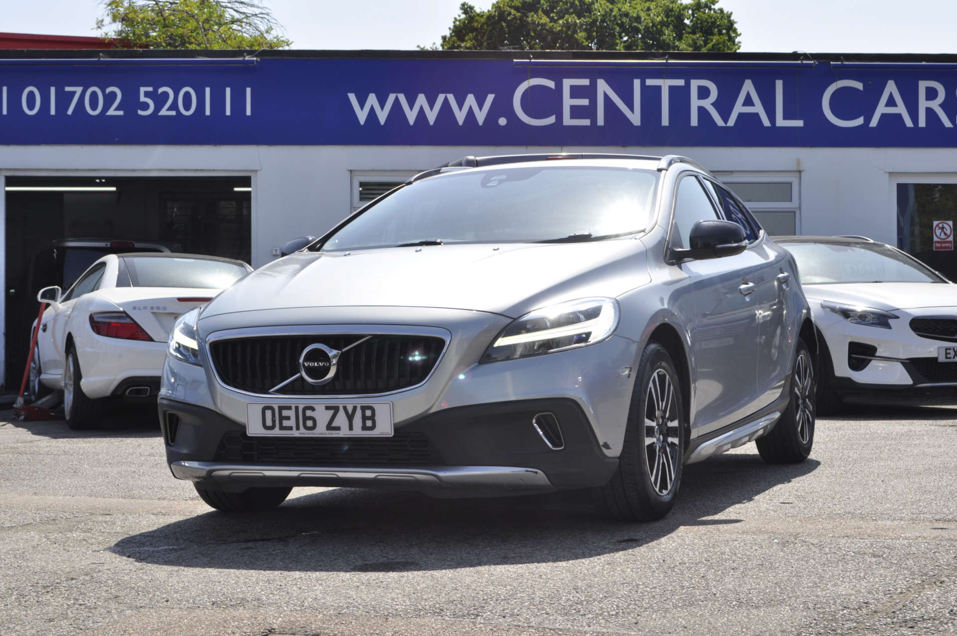 VOLVO V40 2.0 V40 Cross Country Nav+ D2 Auto 5dr #24