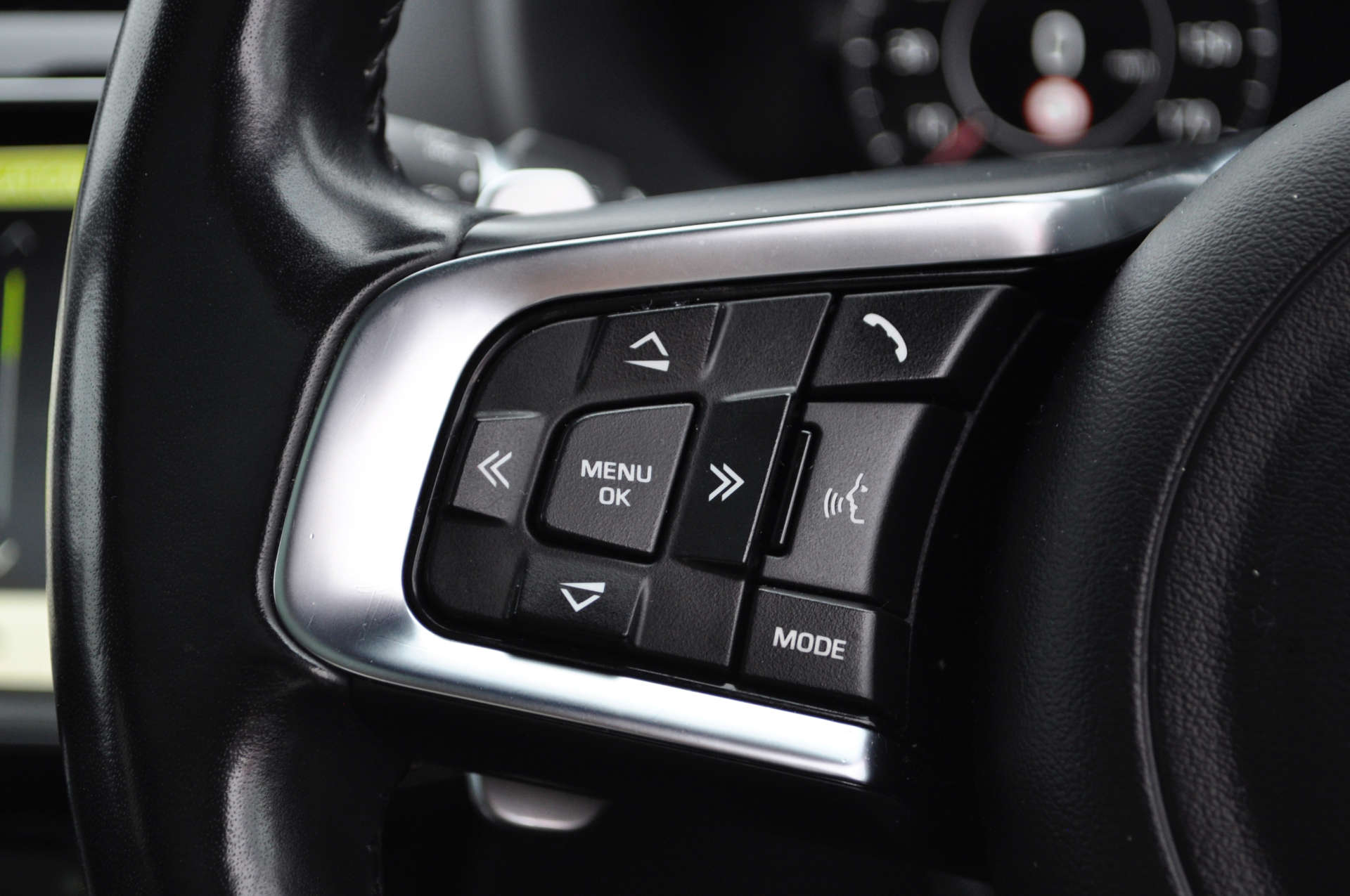 JAGUAR F-PACE 2.0 F-Pace Chequered Flag AWD D Auto 4WD 5dr #16