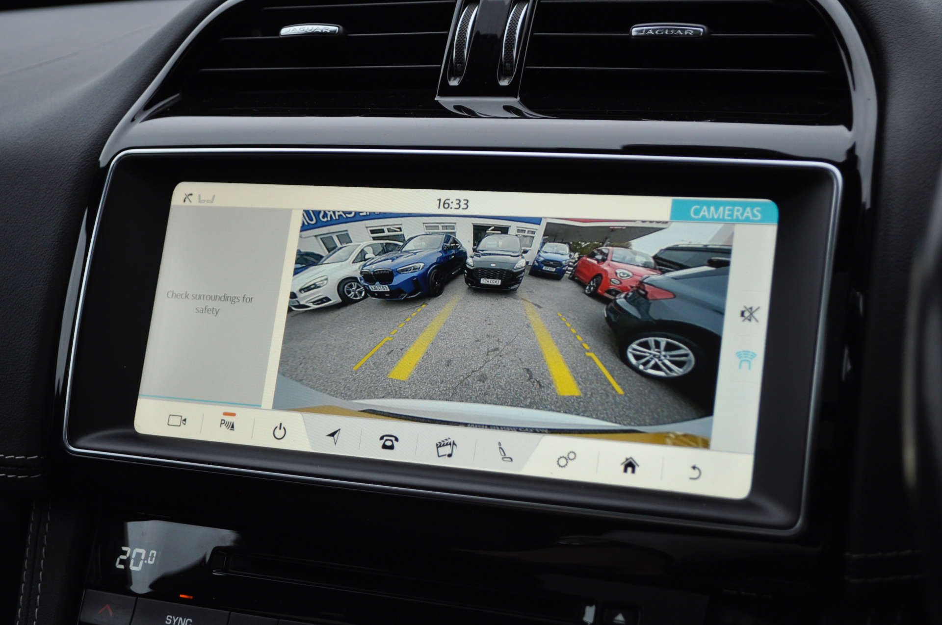 JAGUAR F-PACE 2.0 F-Pace Chequered Flag AWD D Auto 4WD 5dr #18