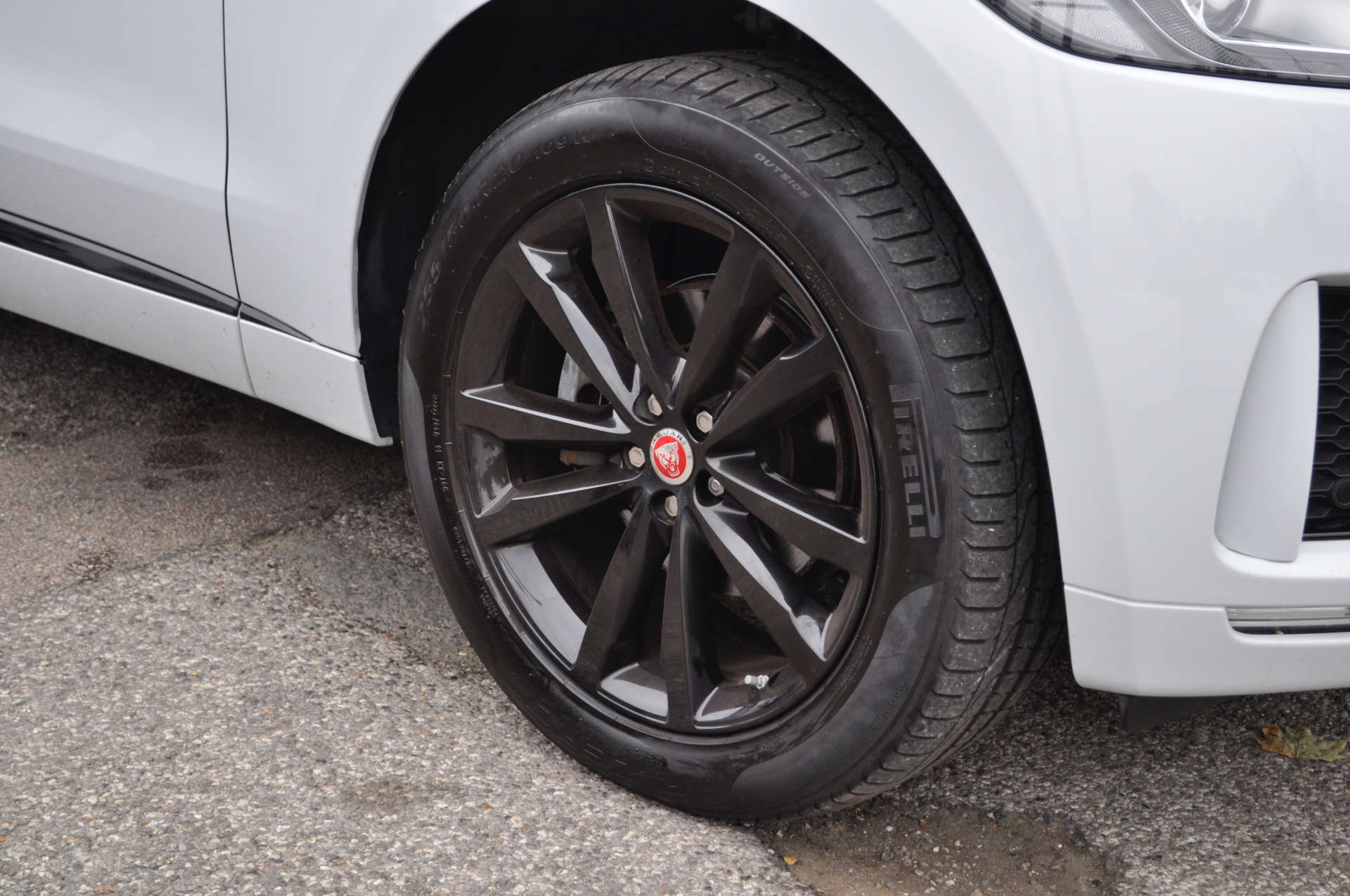 JAGUAR F-PACE 2.0 F-Pace Chequered Flag AWD D Auto 4WD 5dr #29