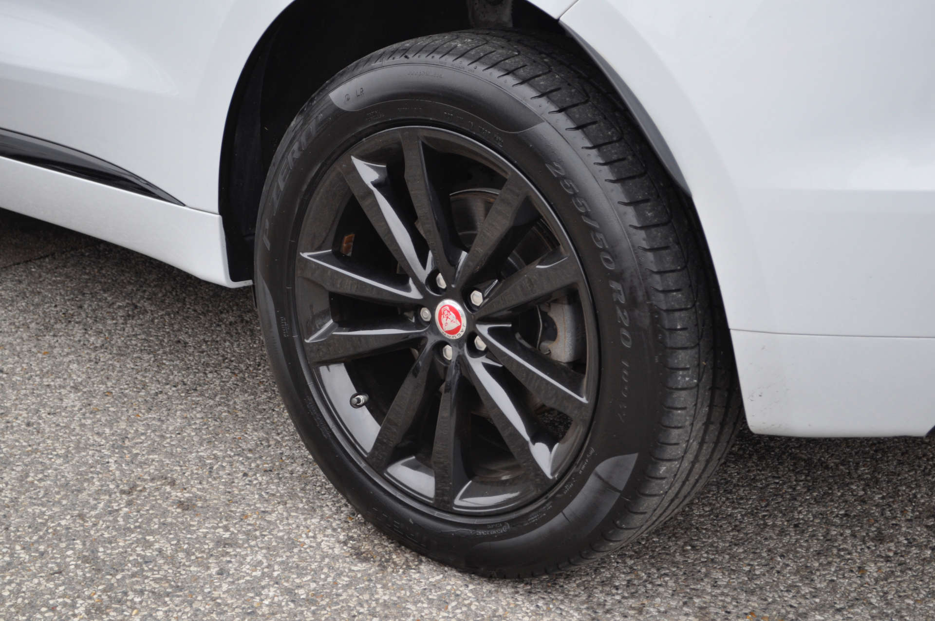 JAGUAR F-PACE 2.0 F-Pace Chequered Flag AWD D Auto 4WD 5dr #31