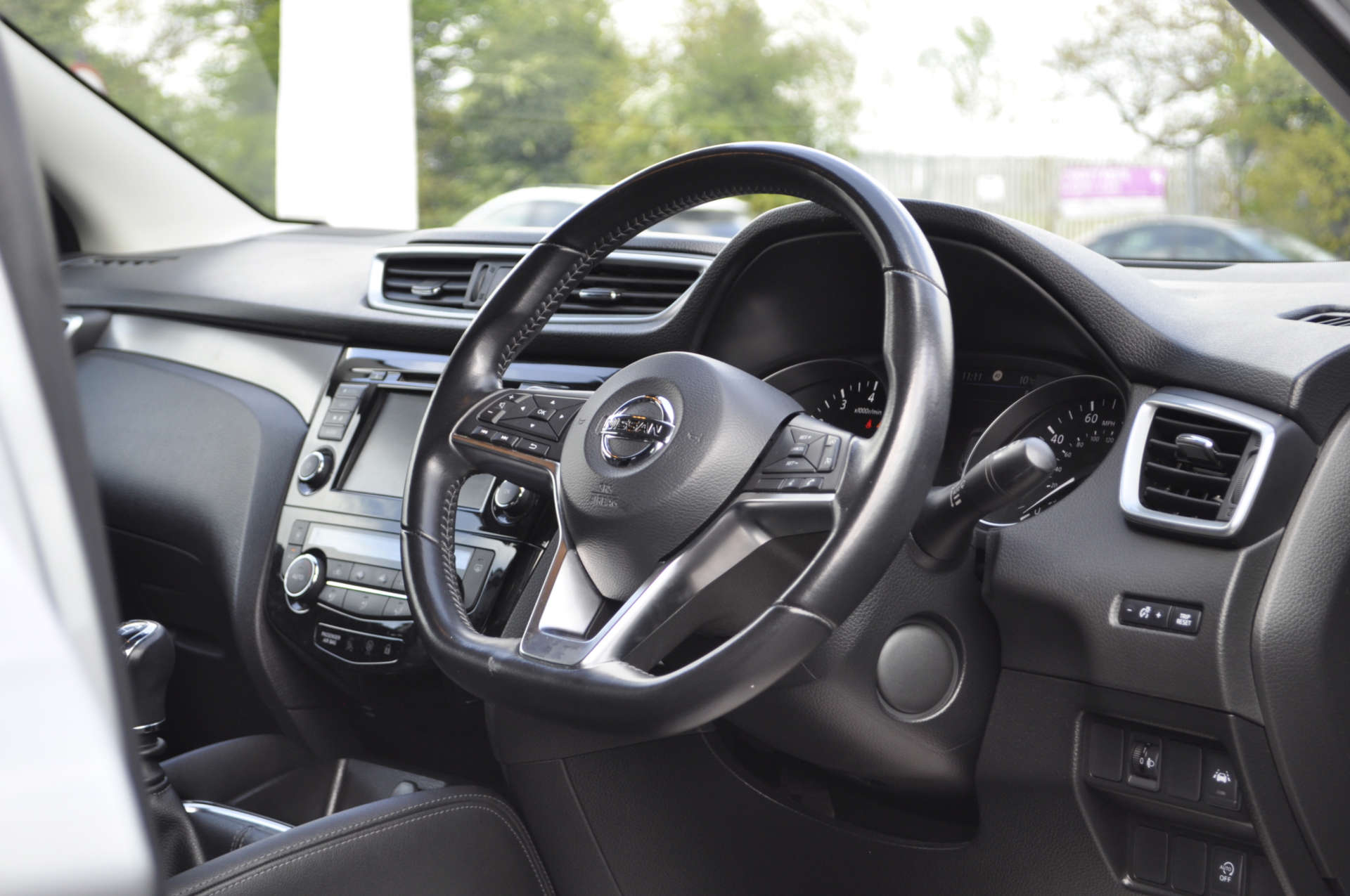 NISSAN QASHQAI 1.3 Qashqai N-Connecta DiG-T 5dr #7