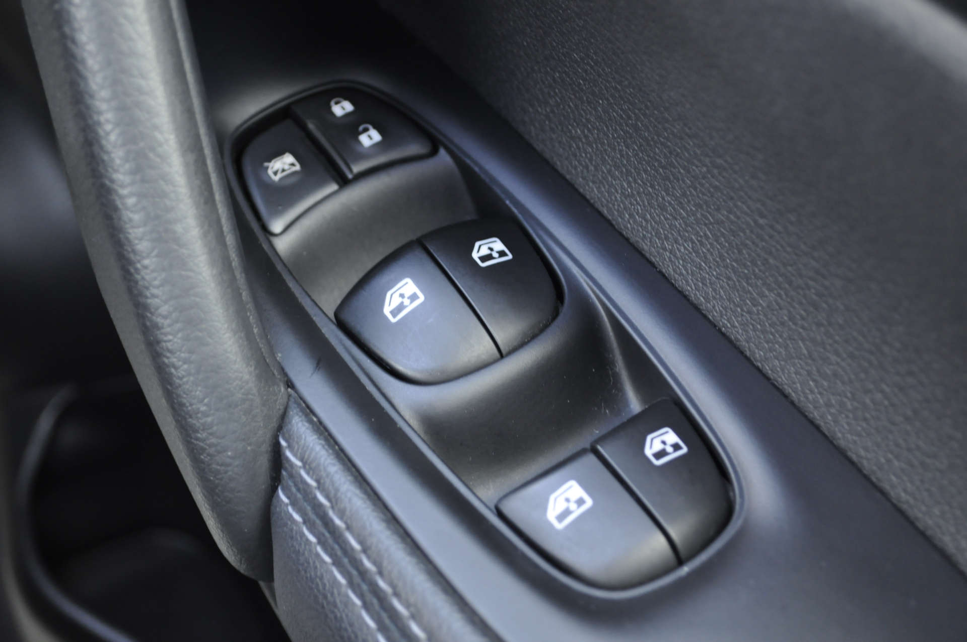 NISSAN QASHQAI 1.3 Qashqai N-Connecta DiG-T 5dr #25