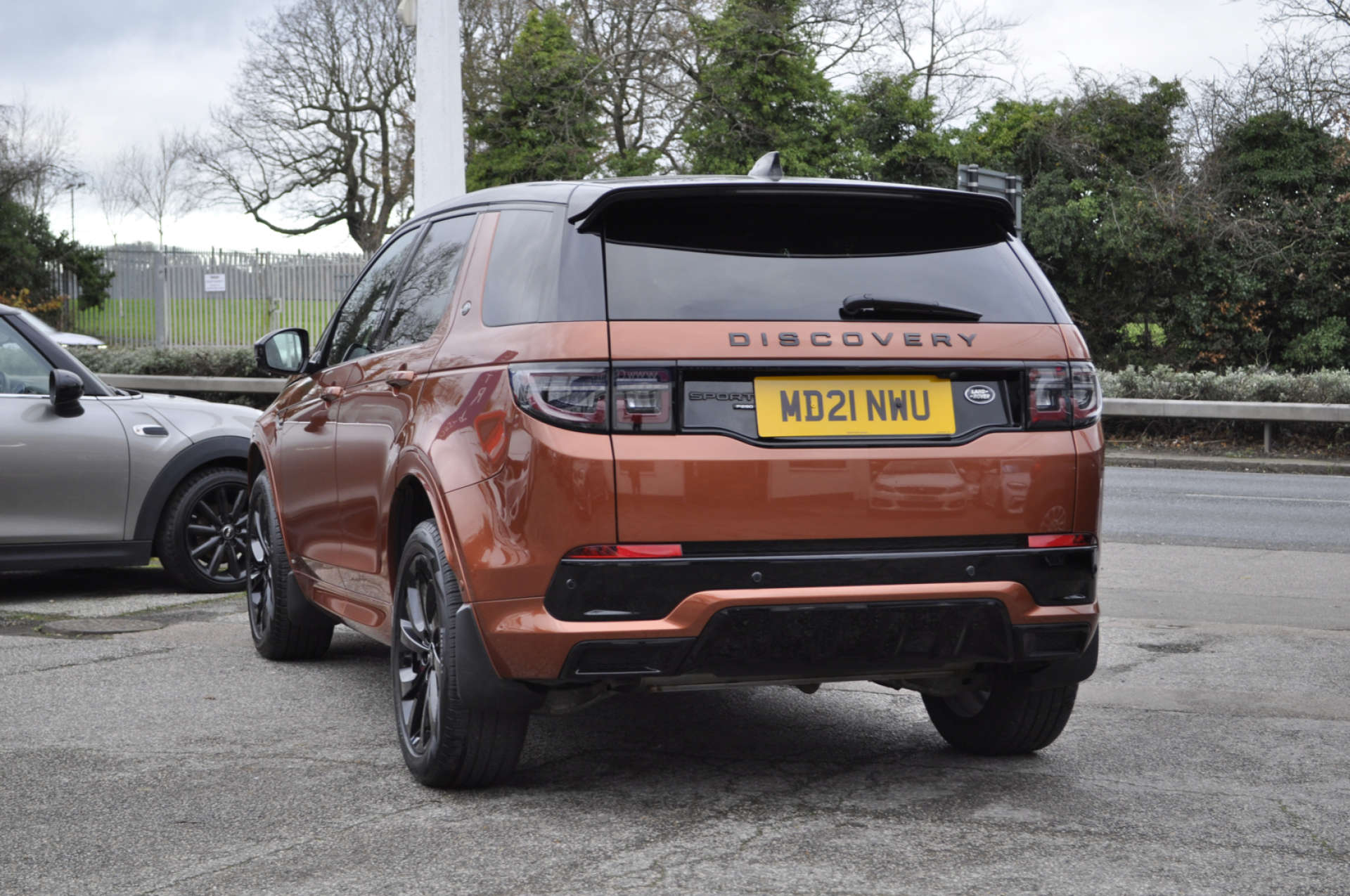 LAND ROVER DISCOVERY SPORT 2.0 Discovery Sport Black MHEV Auto 4WD 5dr #1