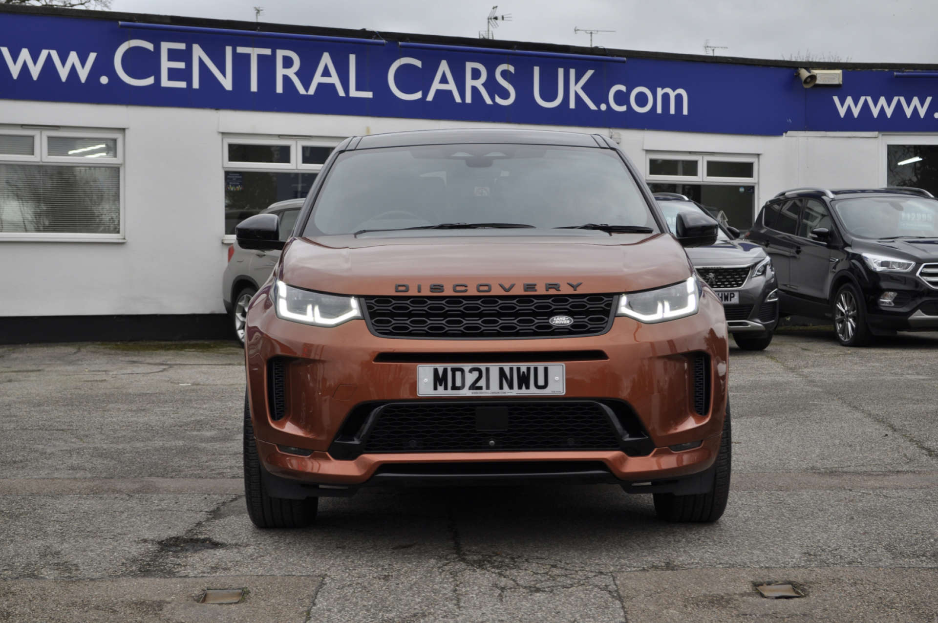 LAND ROVER DISCOVERY SPORT 2.0 Discovery Sport Black MHEV Auto 4WD 5dr #2