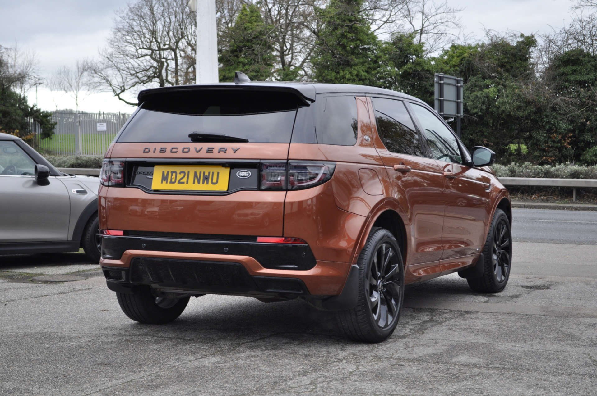 LAND ROVER DISCOVERY SPORT 2.0 Discovery Sport Black MHEV Auto 4WD 5dr #5