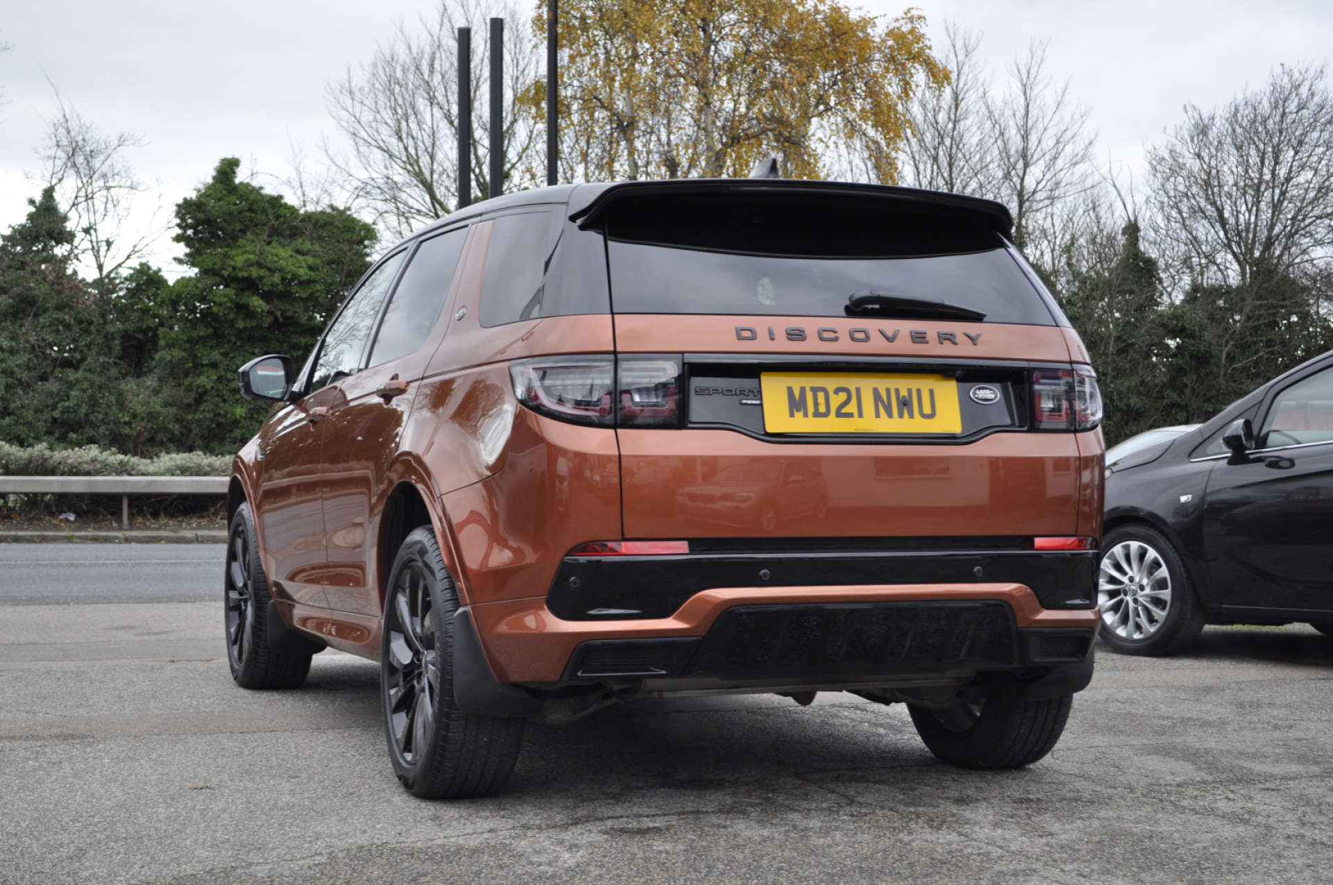 LAND ROVER DISCOVERY SPORT 2.0 Discovery Sport Black MHEV Auto 4WD 5dr #31