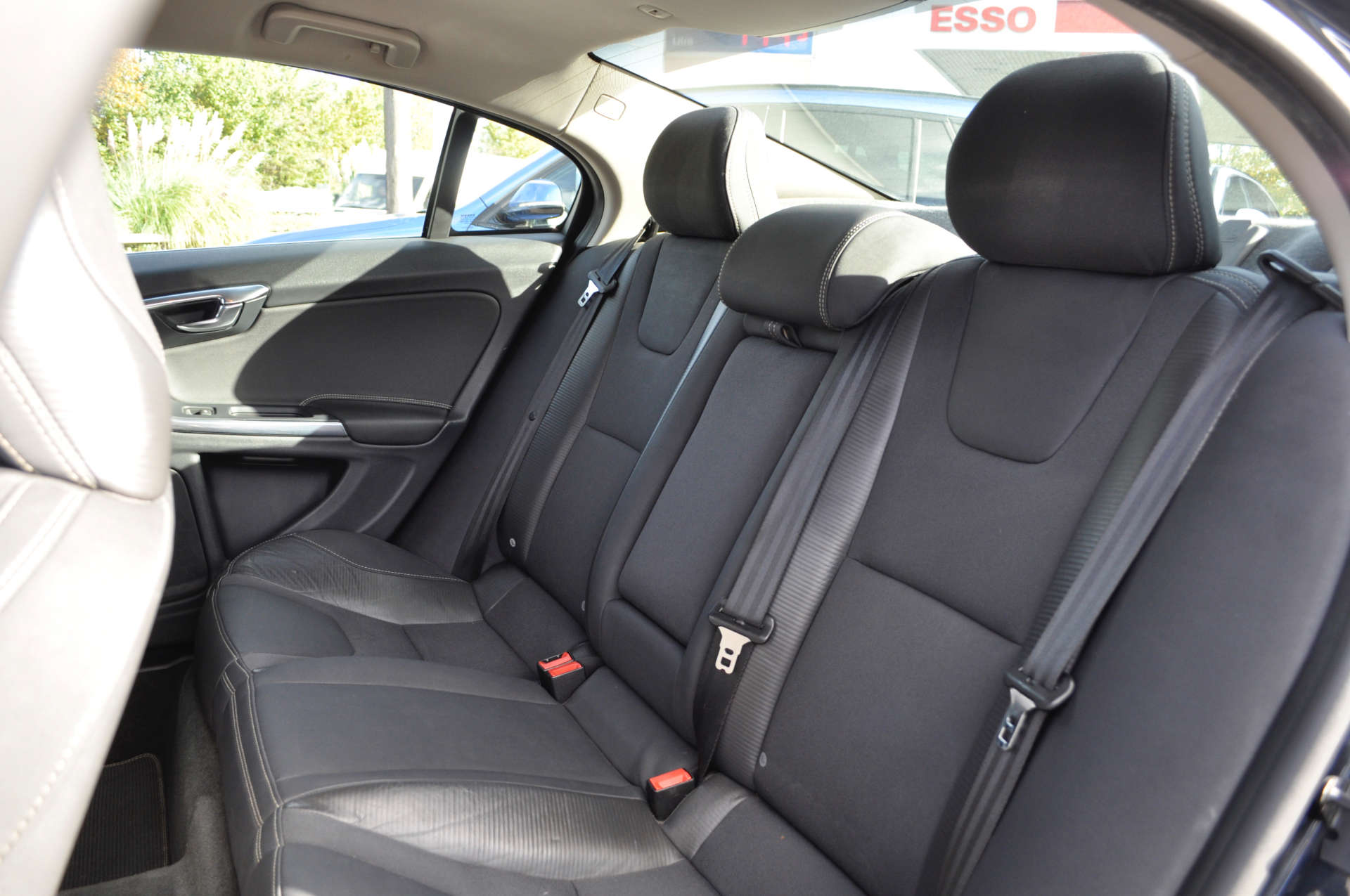 VOLVO S60 2.0 S60 R-Design Luxury D3 4dr #8