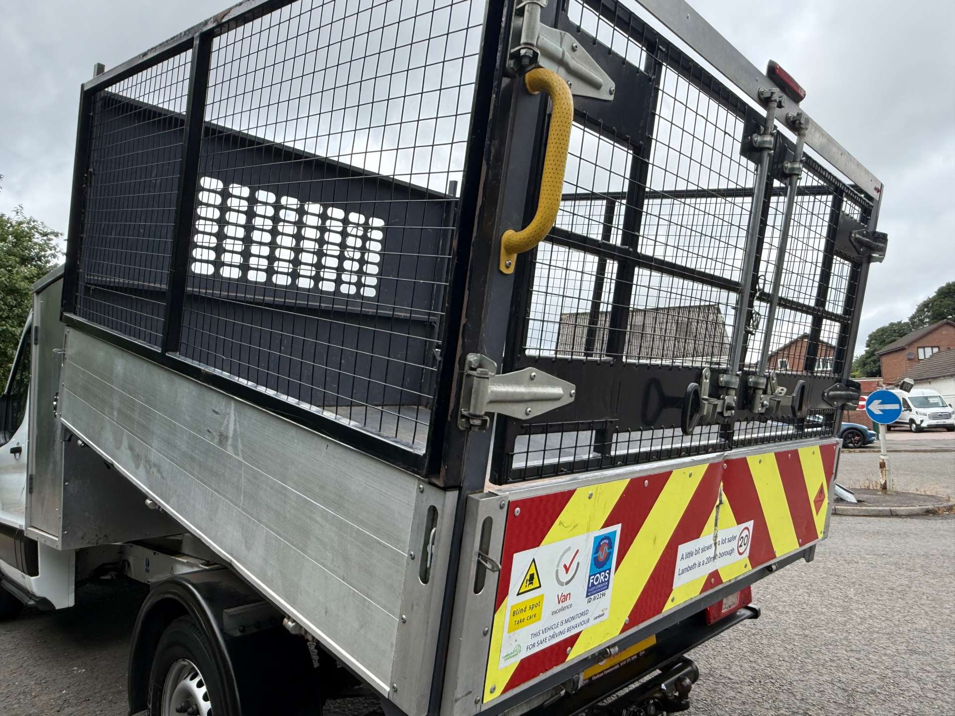 FORD TRANSIT 350 Caged Tipper with Storage #7
