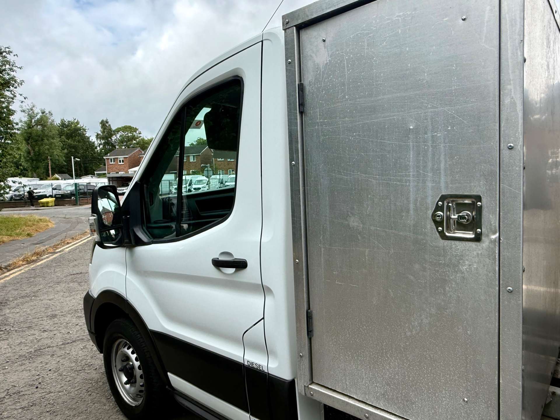 FORD TRANSIT 350 Caged Tipper with Storage #9