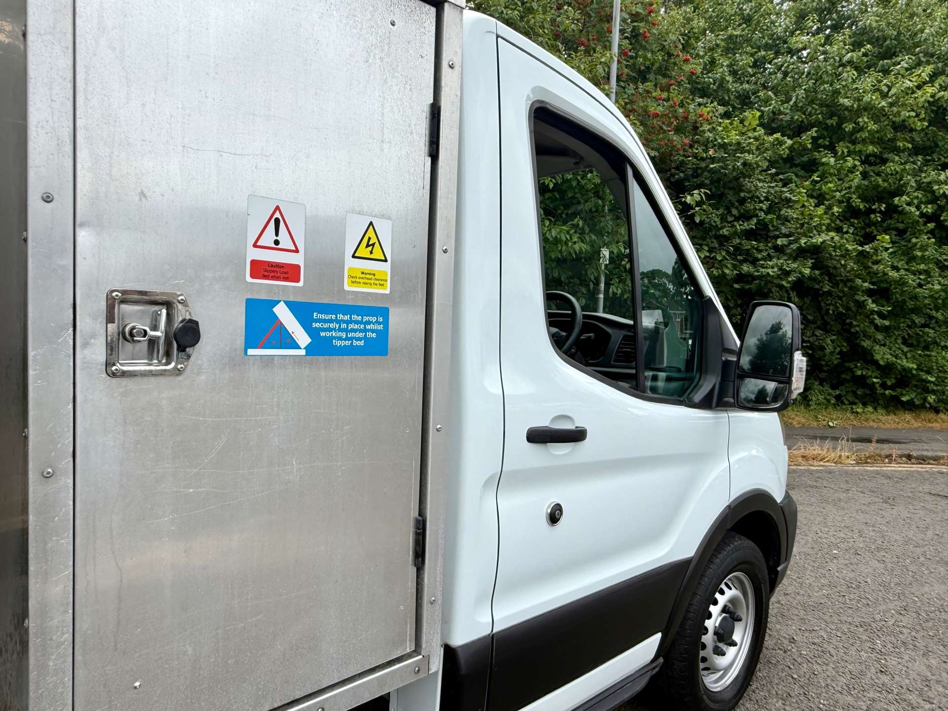 FORD TRANSIT 350 Caged Tipper with Storage #10